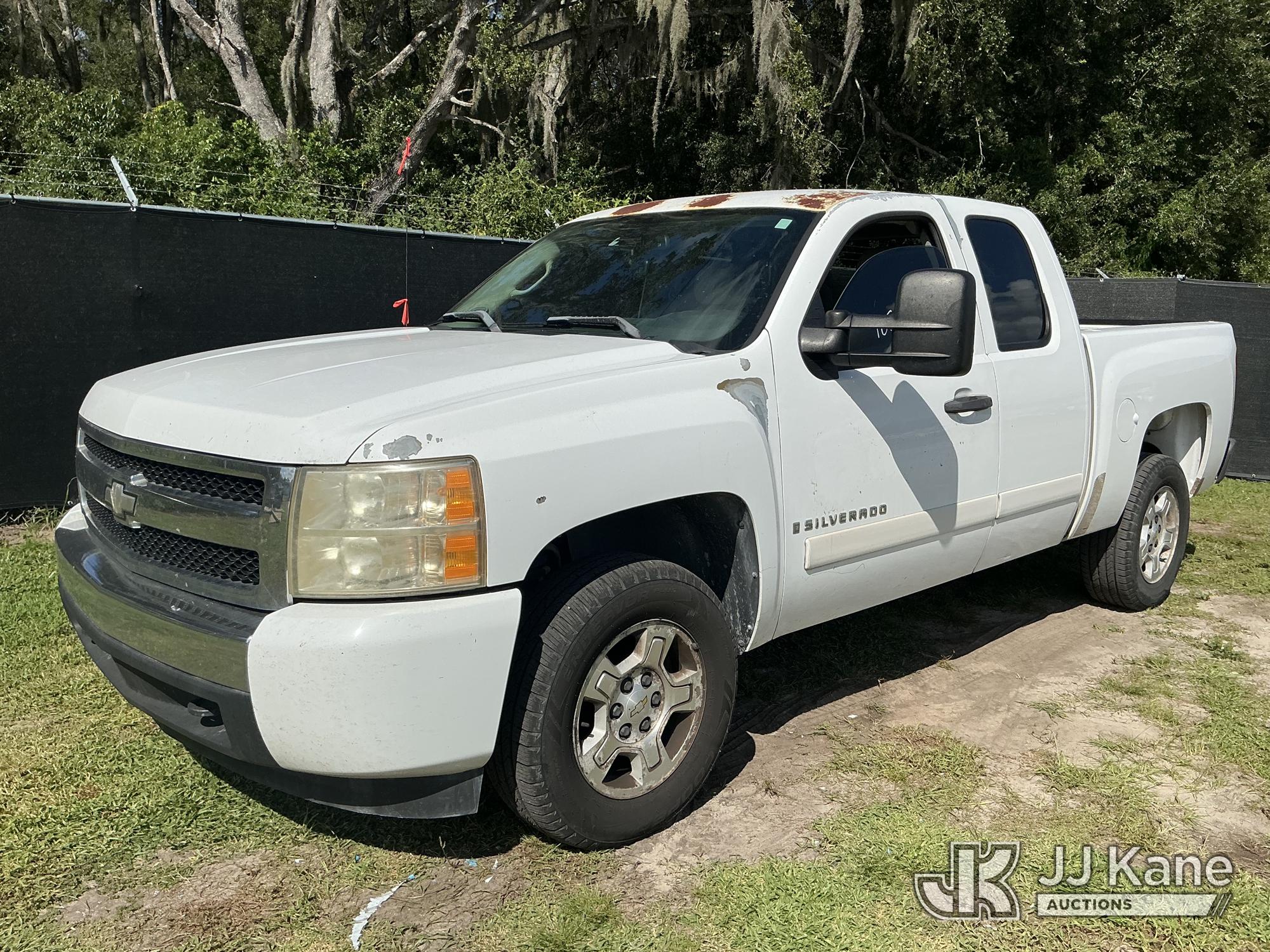 2008 Chevrolet Silverado 1500 Extended-Cab Pickup Truck (1650342)