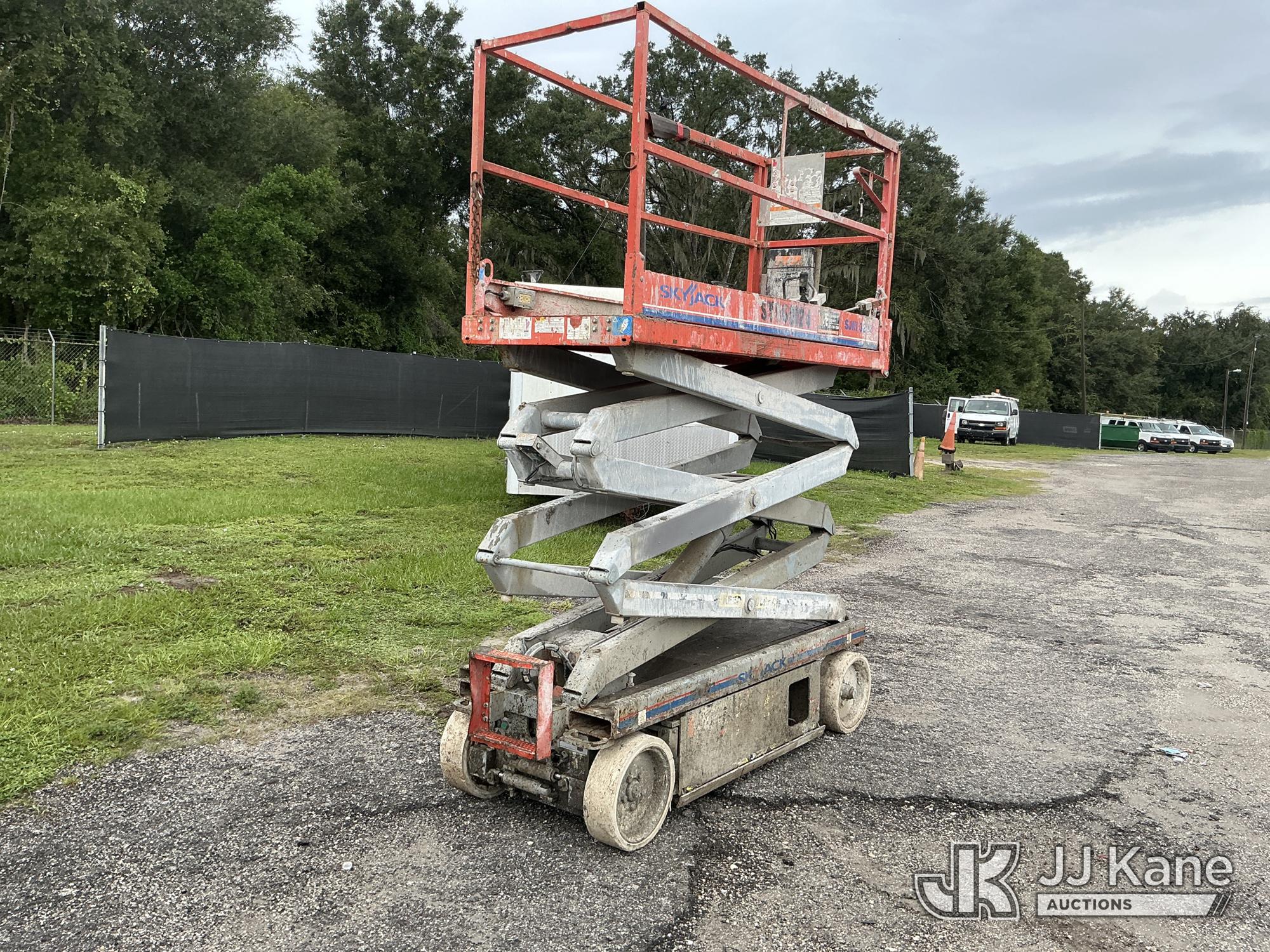 Photo of Skyjack 3220