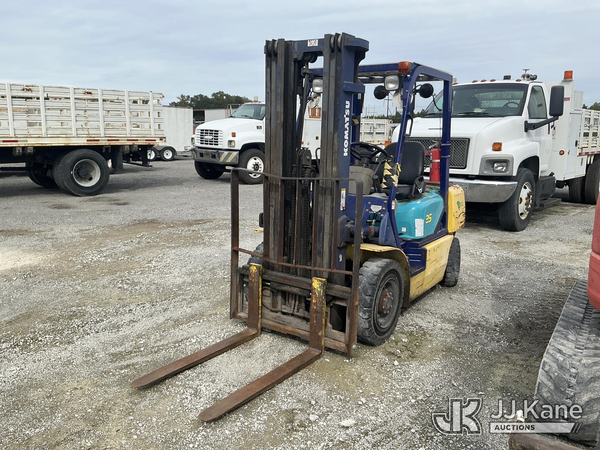 Photo of Komatsu FG25T-12
