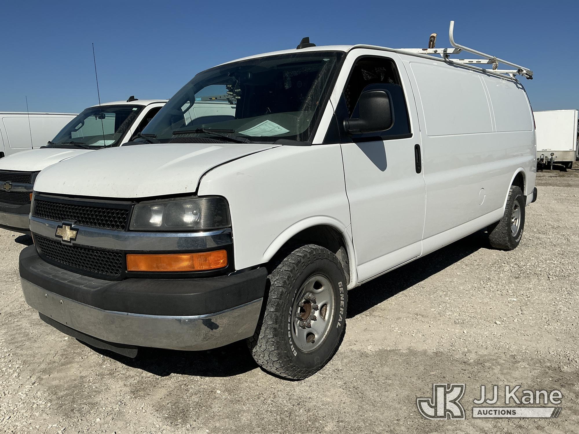 2016 Chevrolet Express G3500 Cargo Van (1650717)