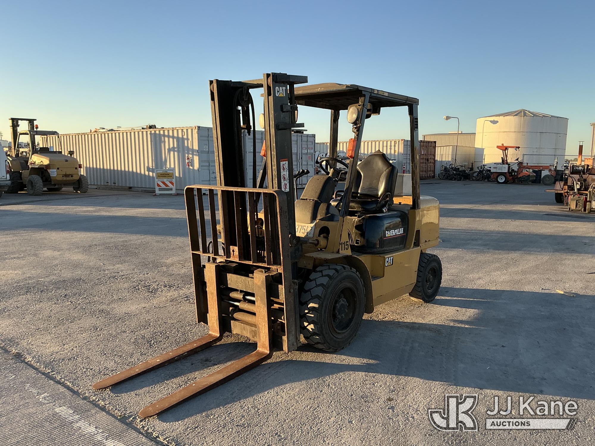 Photo of 2001 Caterpillar DP30K