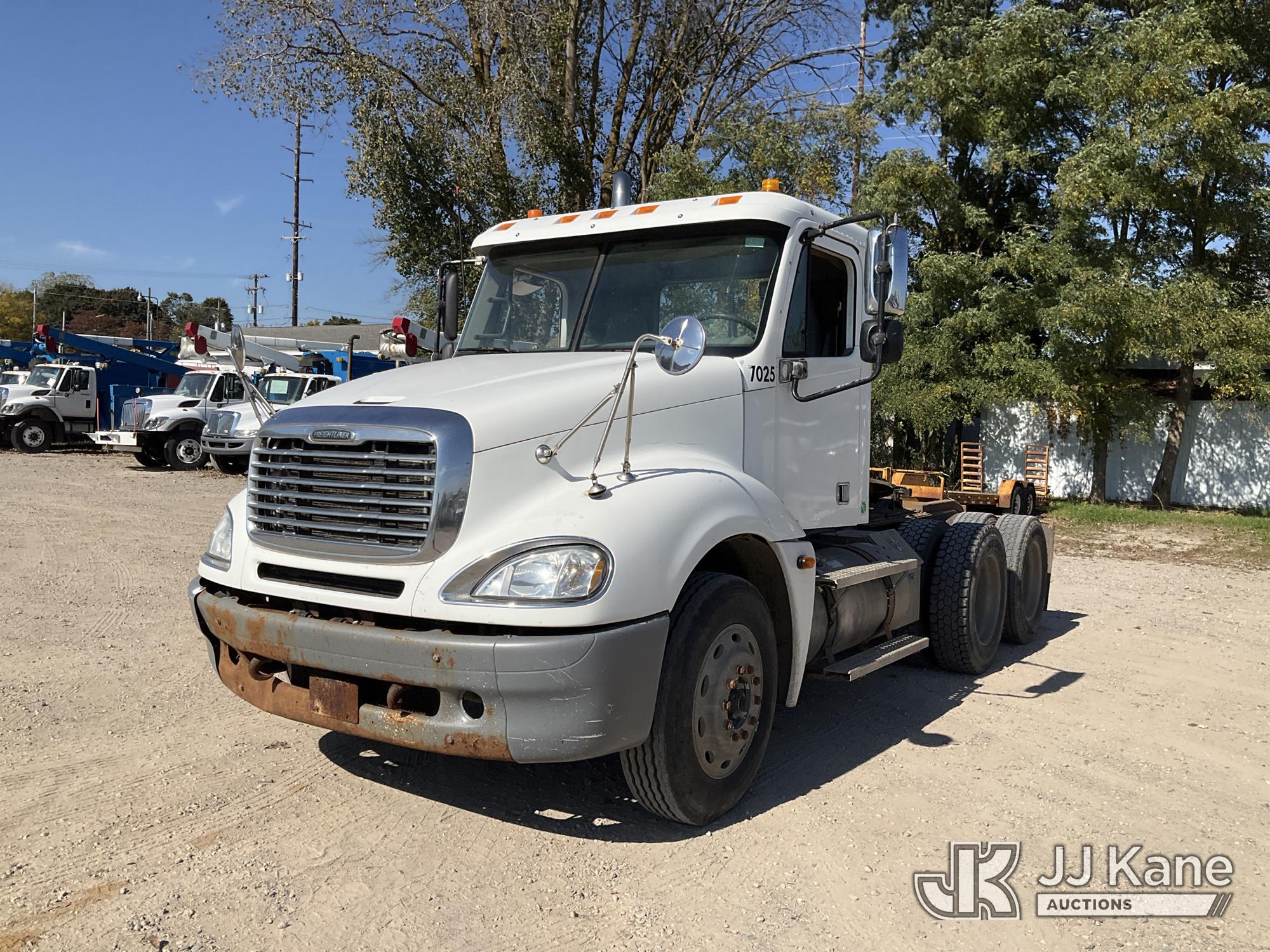 Photo of 2006 Freightliner Columbia 120