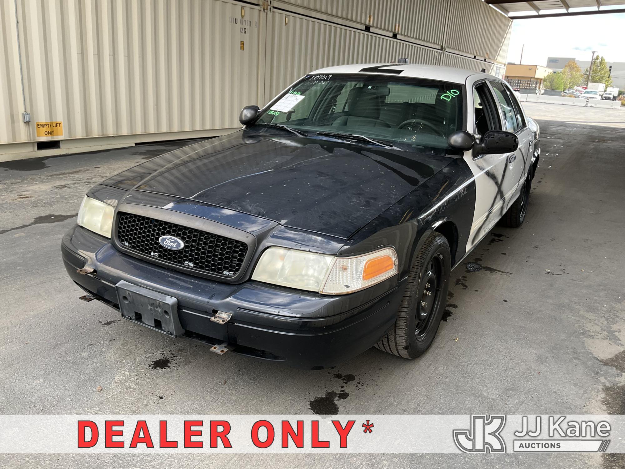 2011 Ford Crown Victoria 4-Door Sedan (1650861)