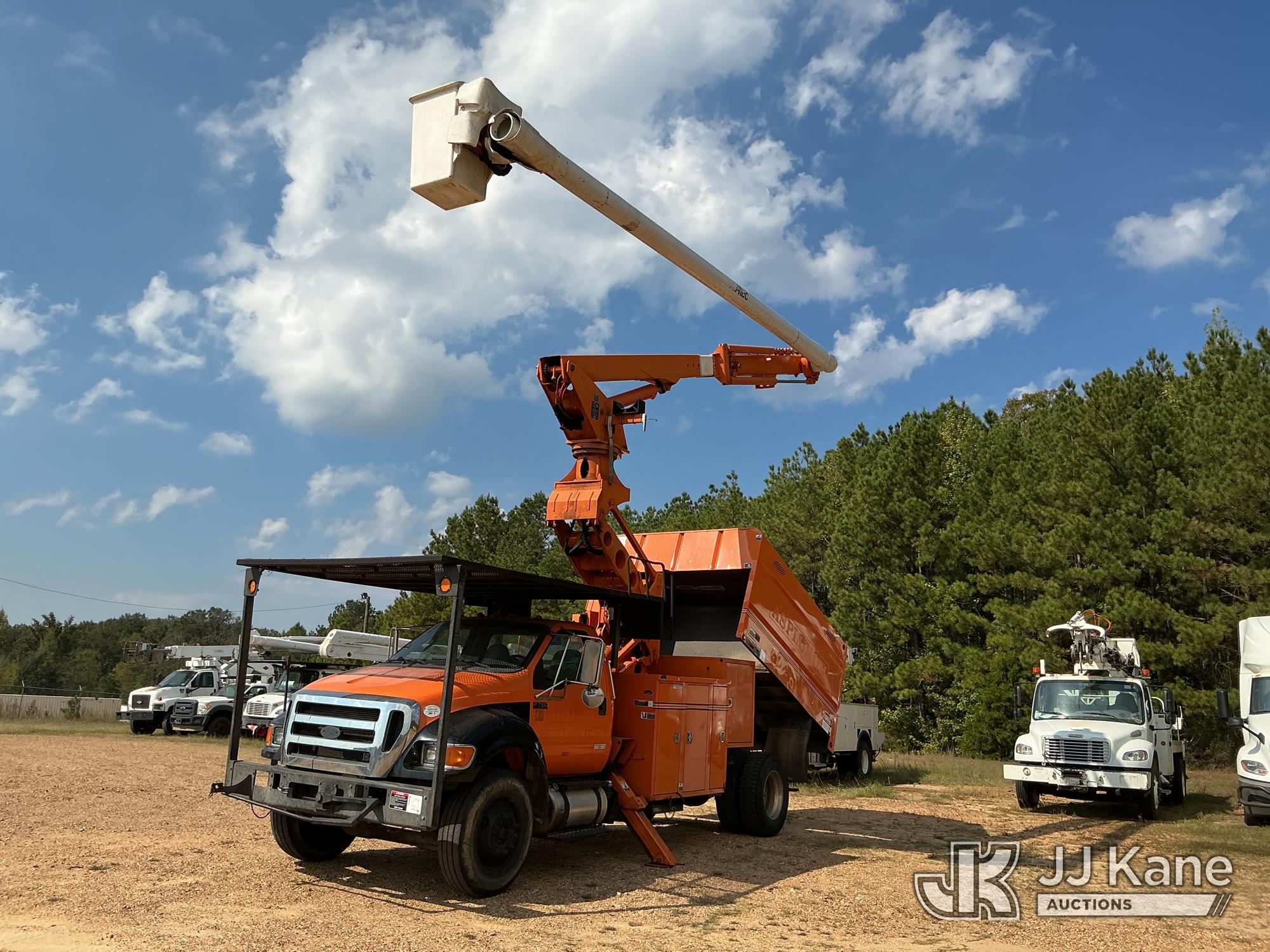 Altec LR760E70 Over-Center Elevator Bucket Truck On 2015 Ford F-750 Chipper Dump Truck (1651008)