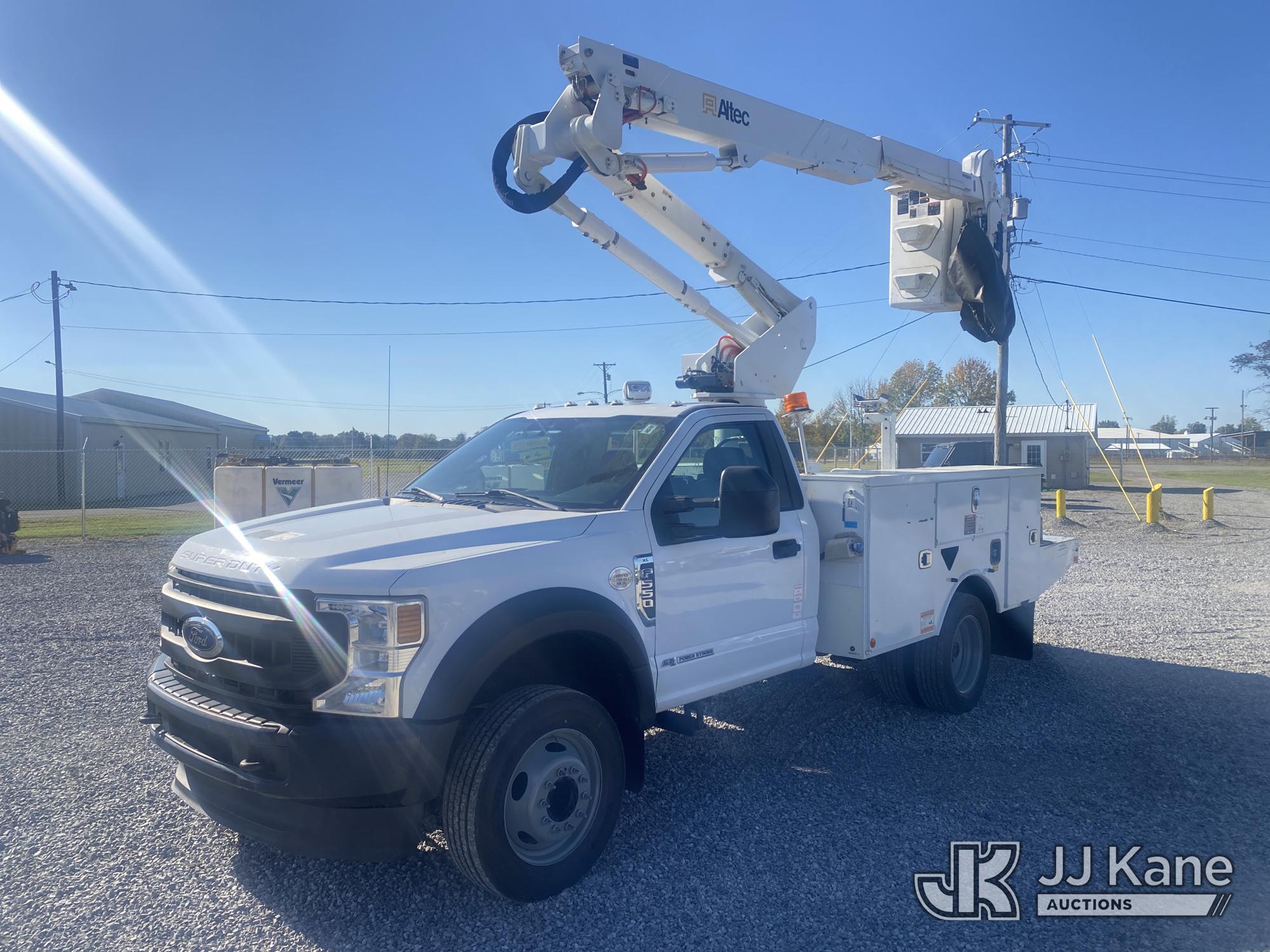 Altec AT37G Articulating & Telescopic Bucket Truck On 2020 Ford F550 Service Truck (1651047)