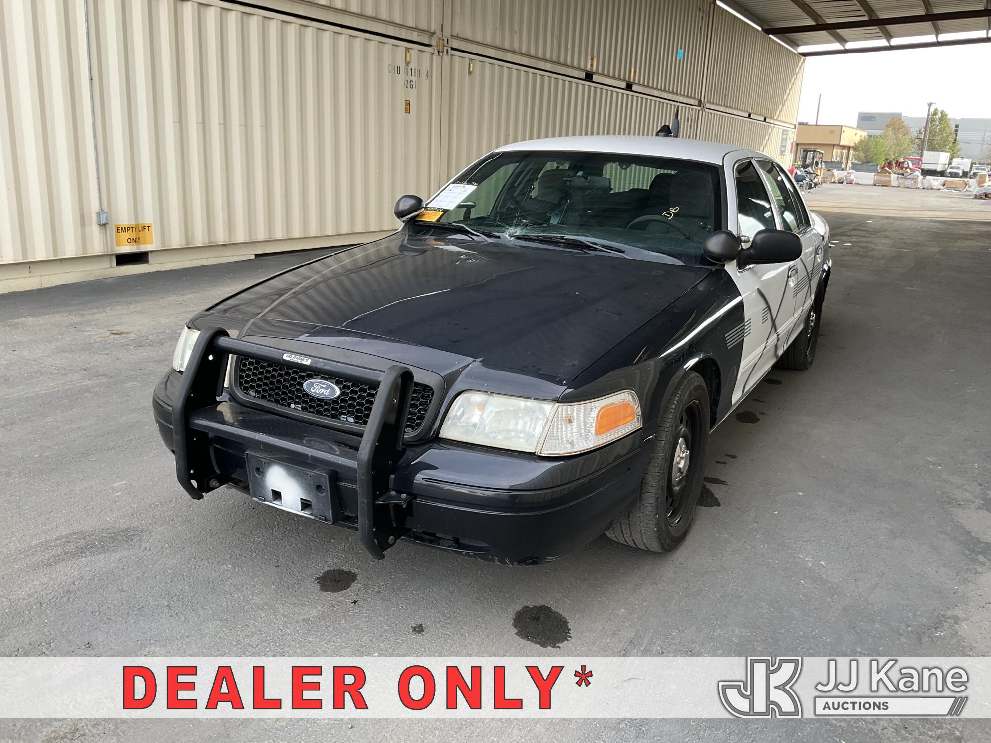 2011 Ford Crown Victoria 4-Door Sedan (1651096)