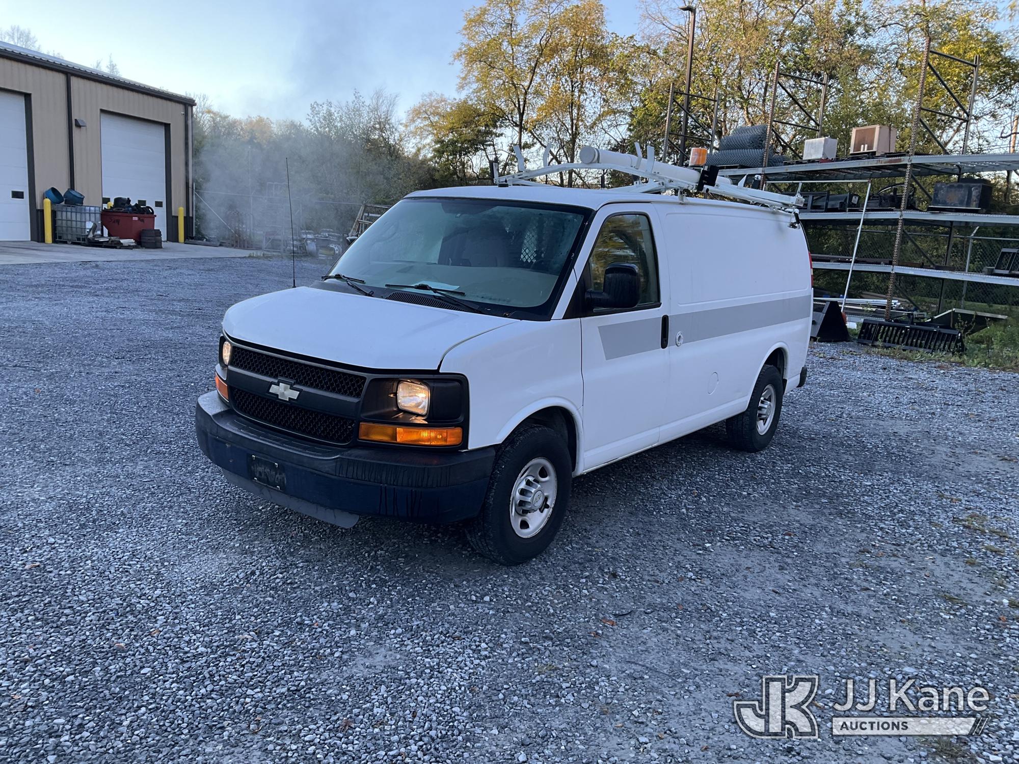 2011 Chevrolet Express G2500 Cargo Van (1651215)