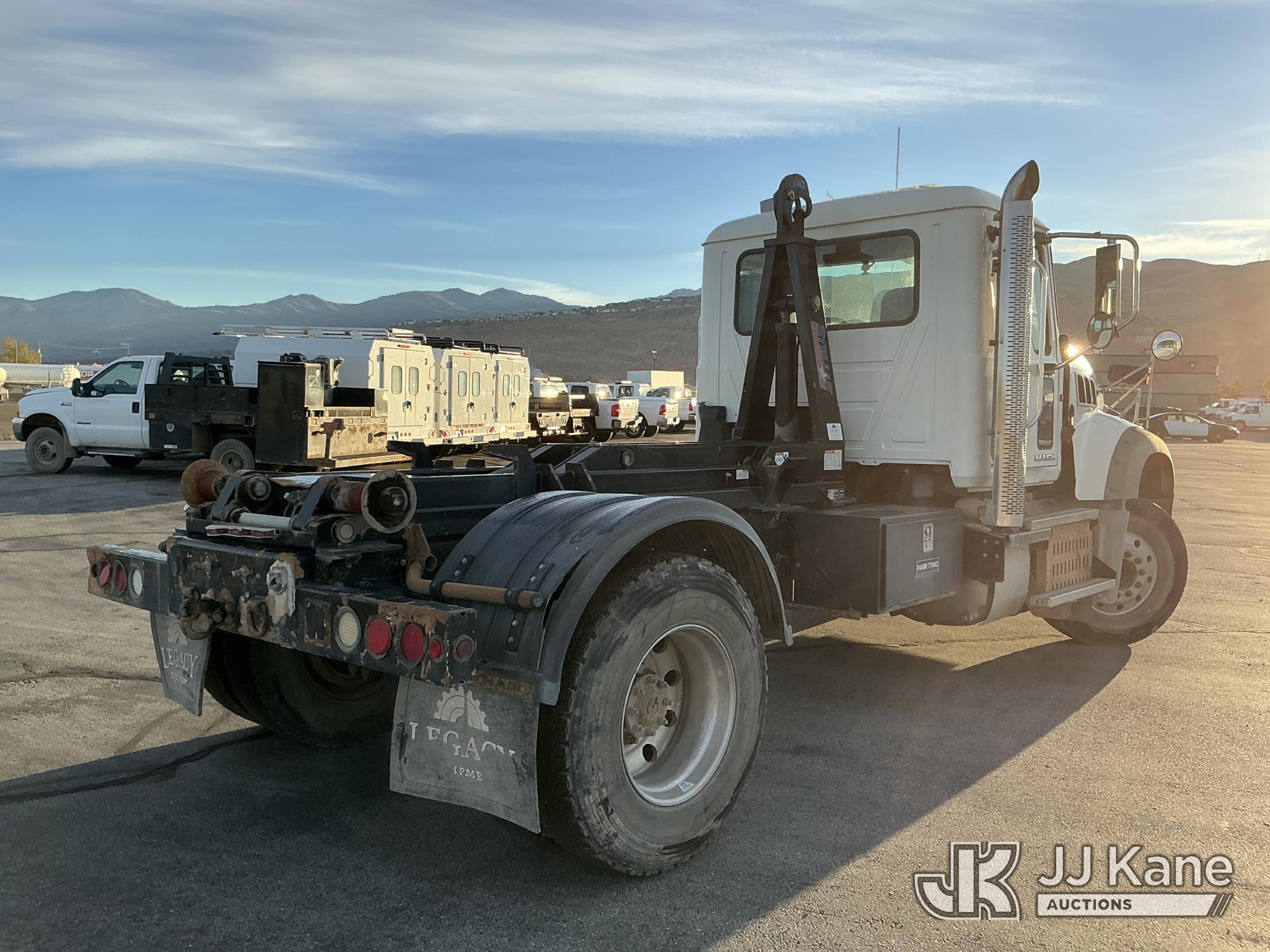 2013 Mack GU700