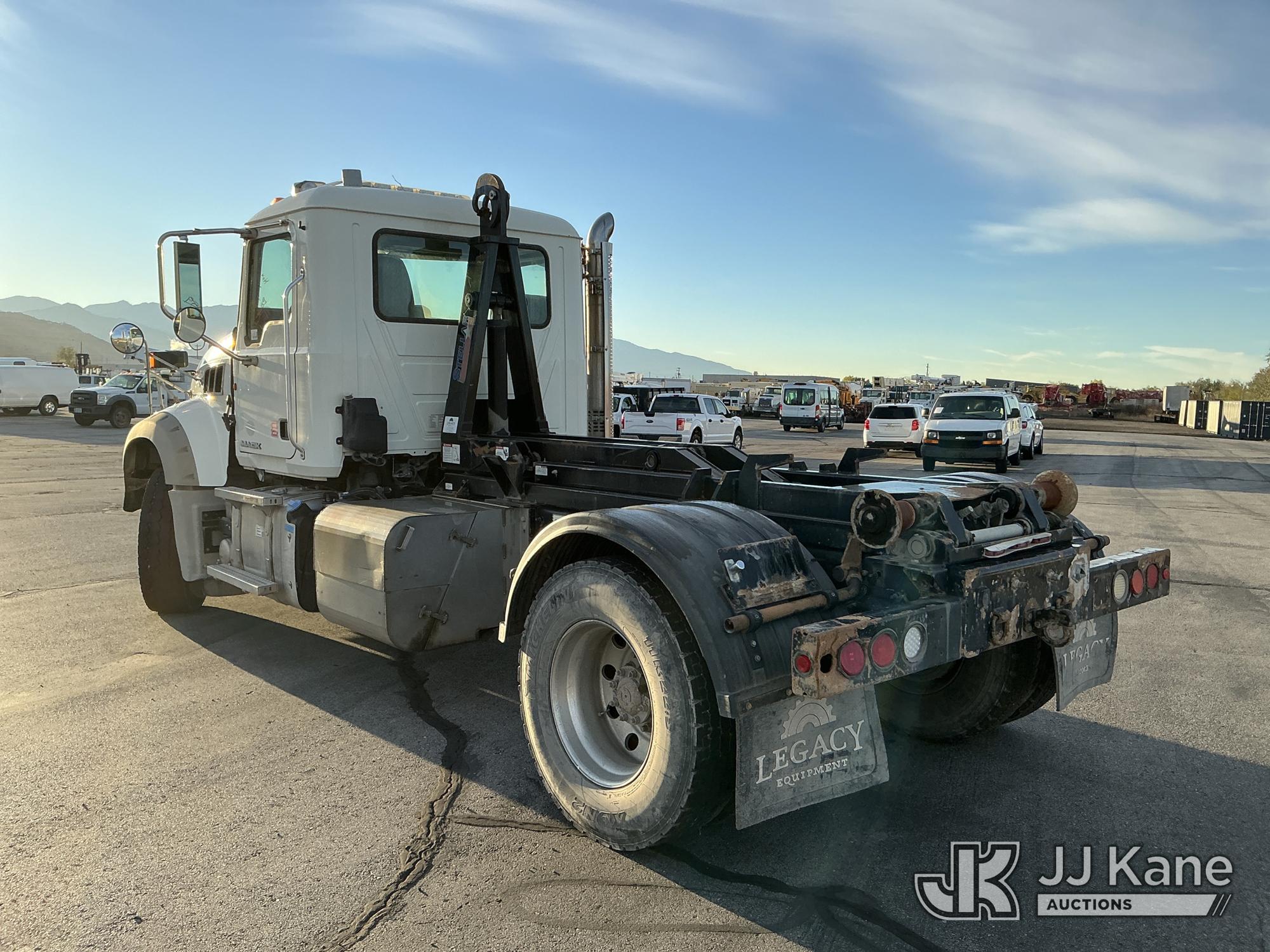2013 Mack GU700