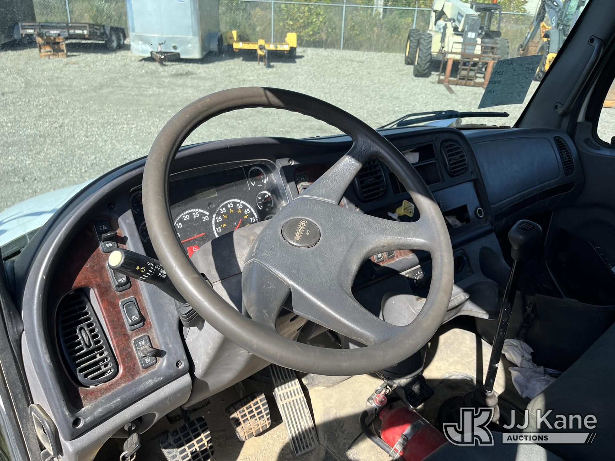 2003 Freightliner M2 106