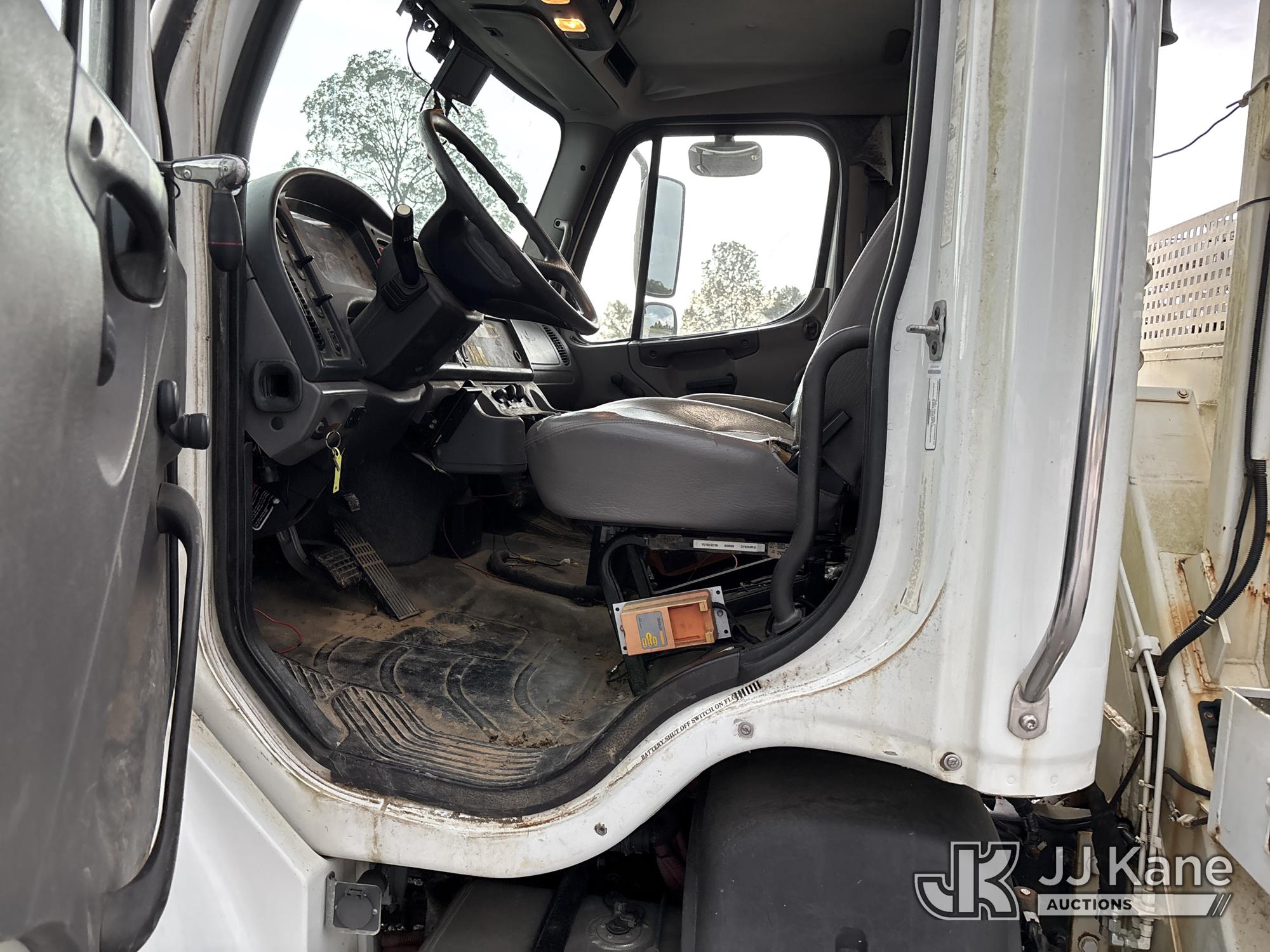 2011 Freightliner M2 106