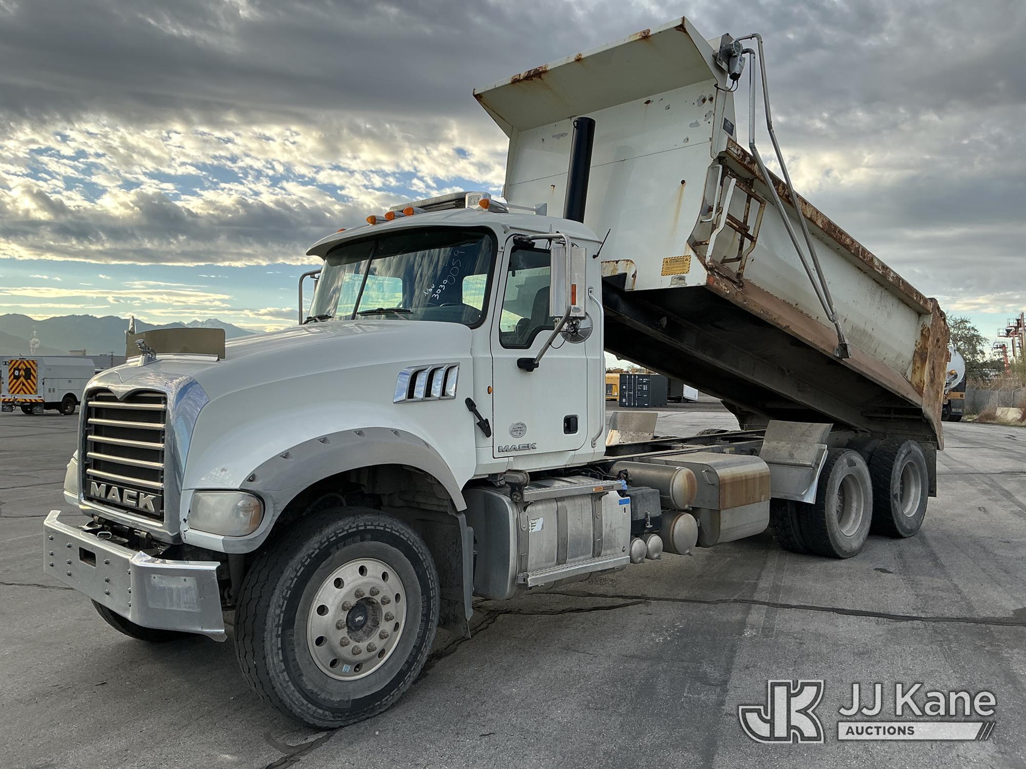 2014 Mack GU713
