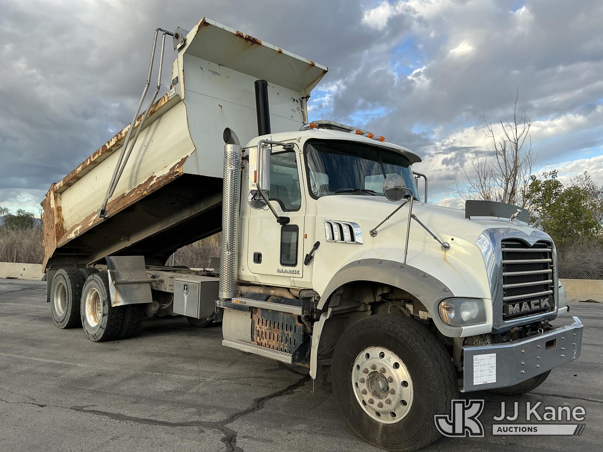 2014 Mack GU713