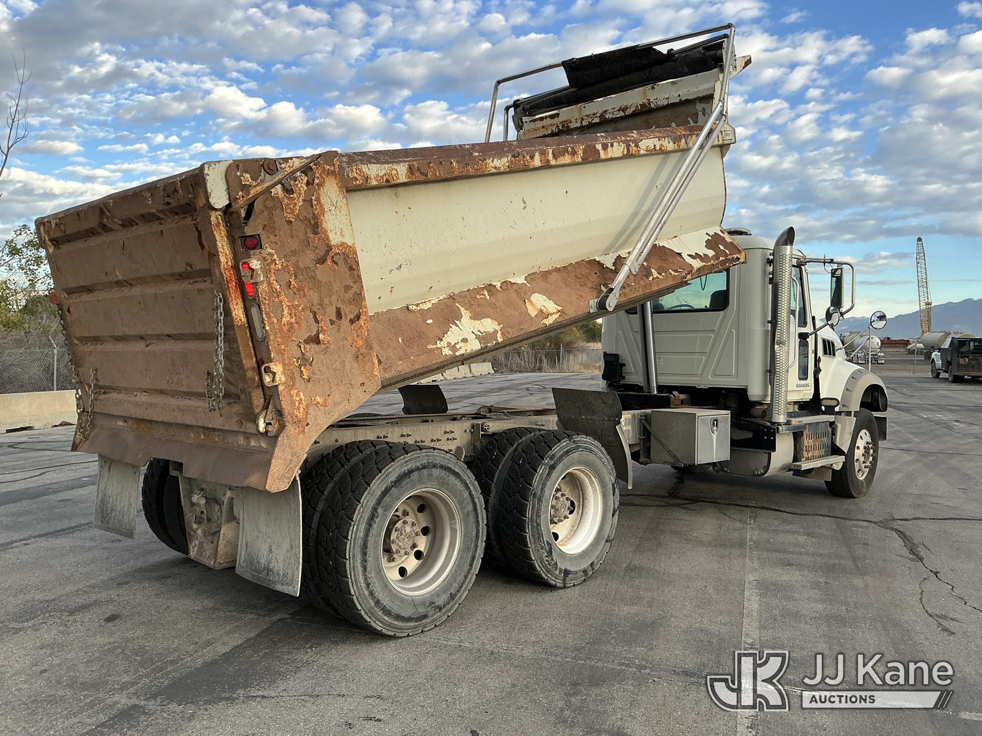 2014 Mack GU713
