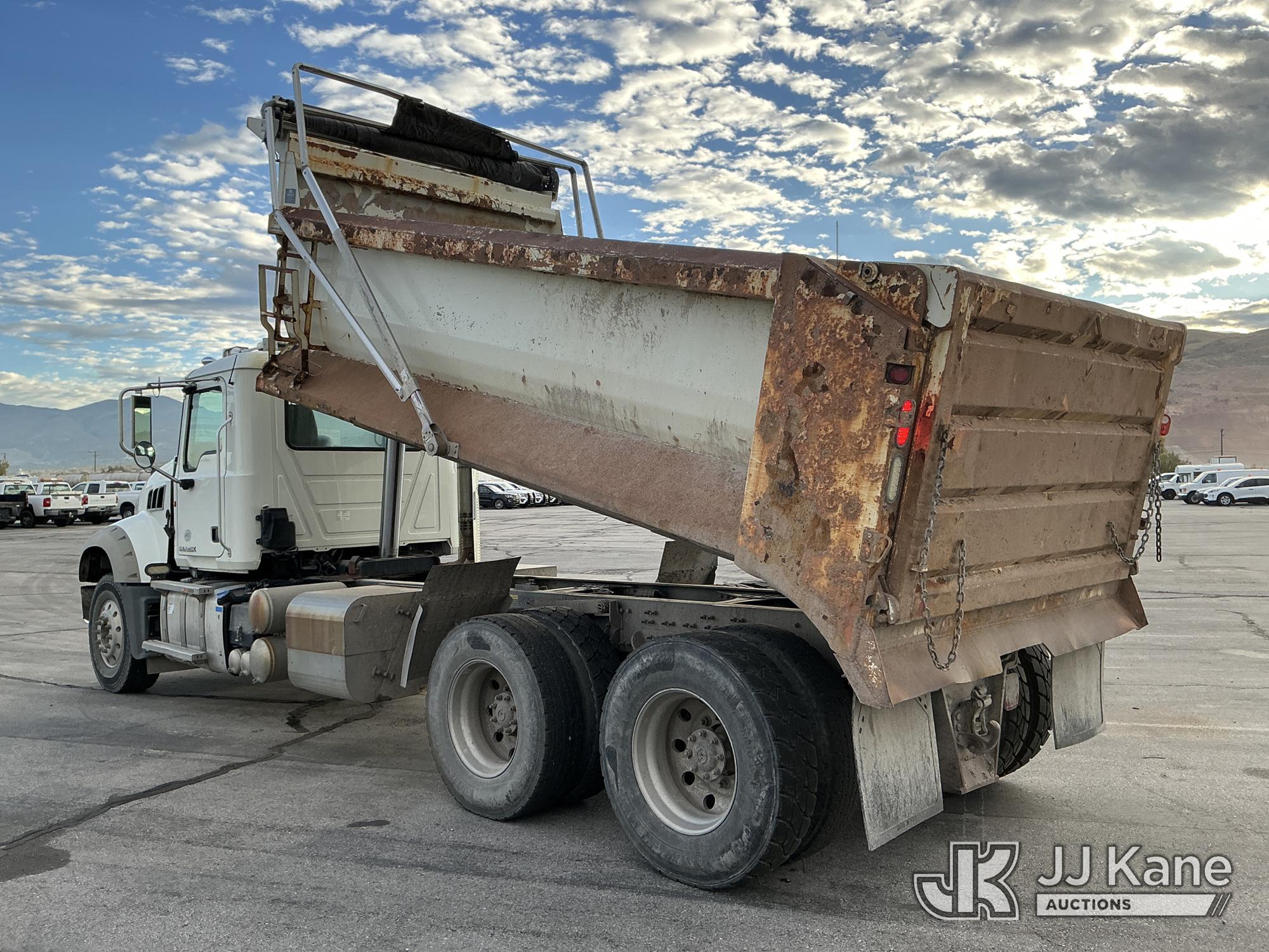 2014 Mack GU713