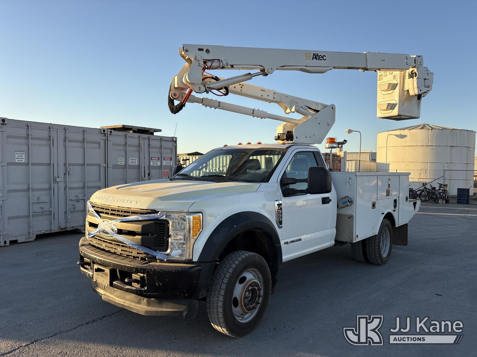 Altec AT40G Articulating & Telescopic Bucket Truck On 2017 Ford F550 Service Truck (1651579)