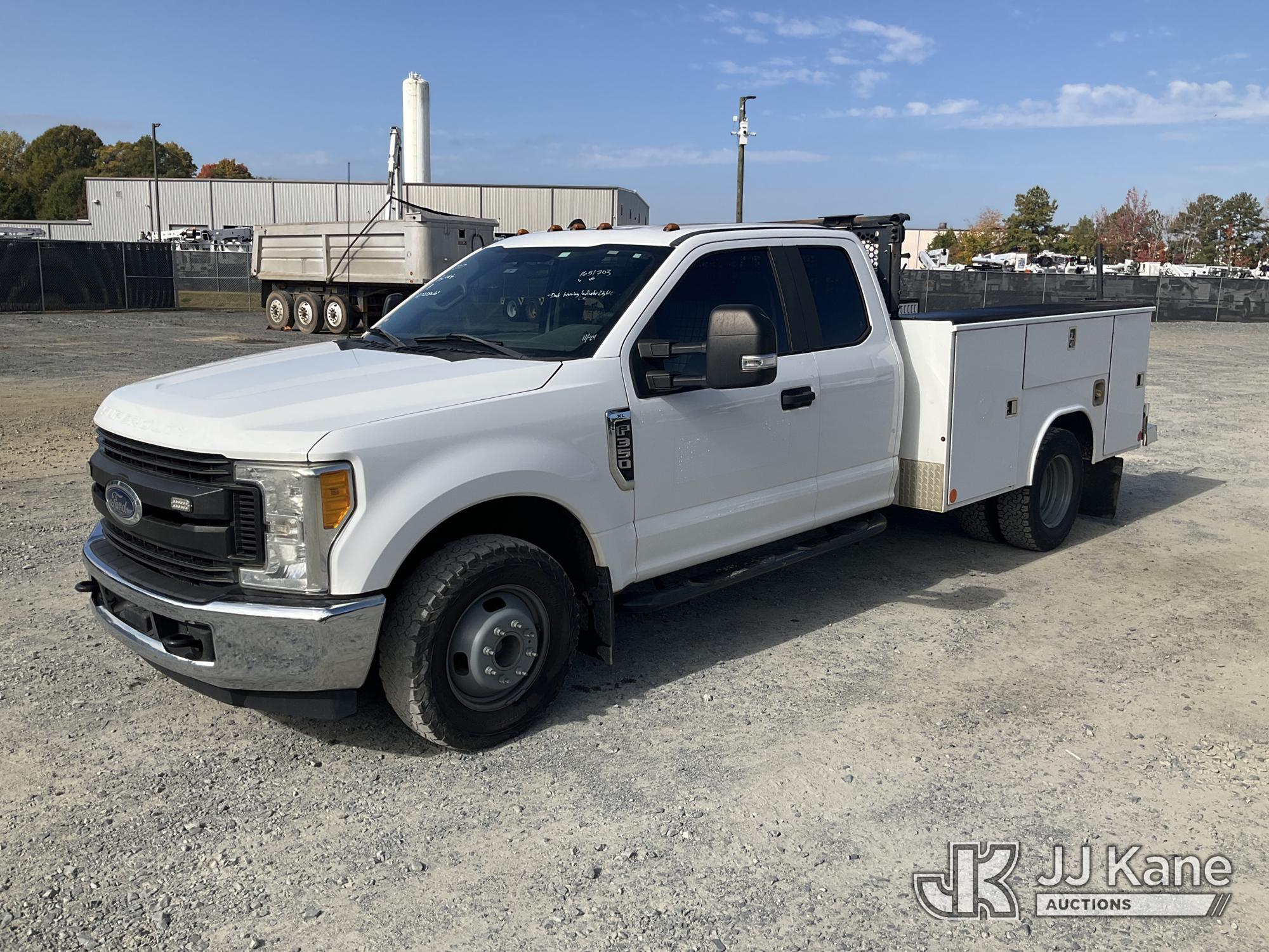 2017 FORD F350 Extended-Cab Service Truck (1651703)