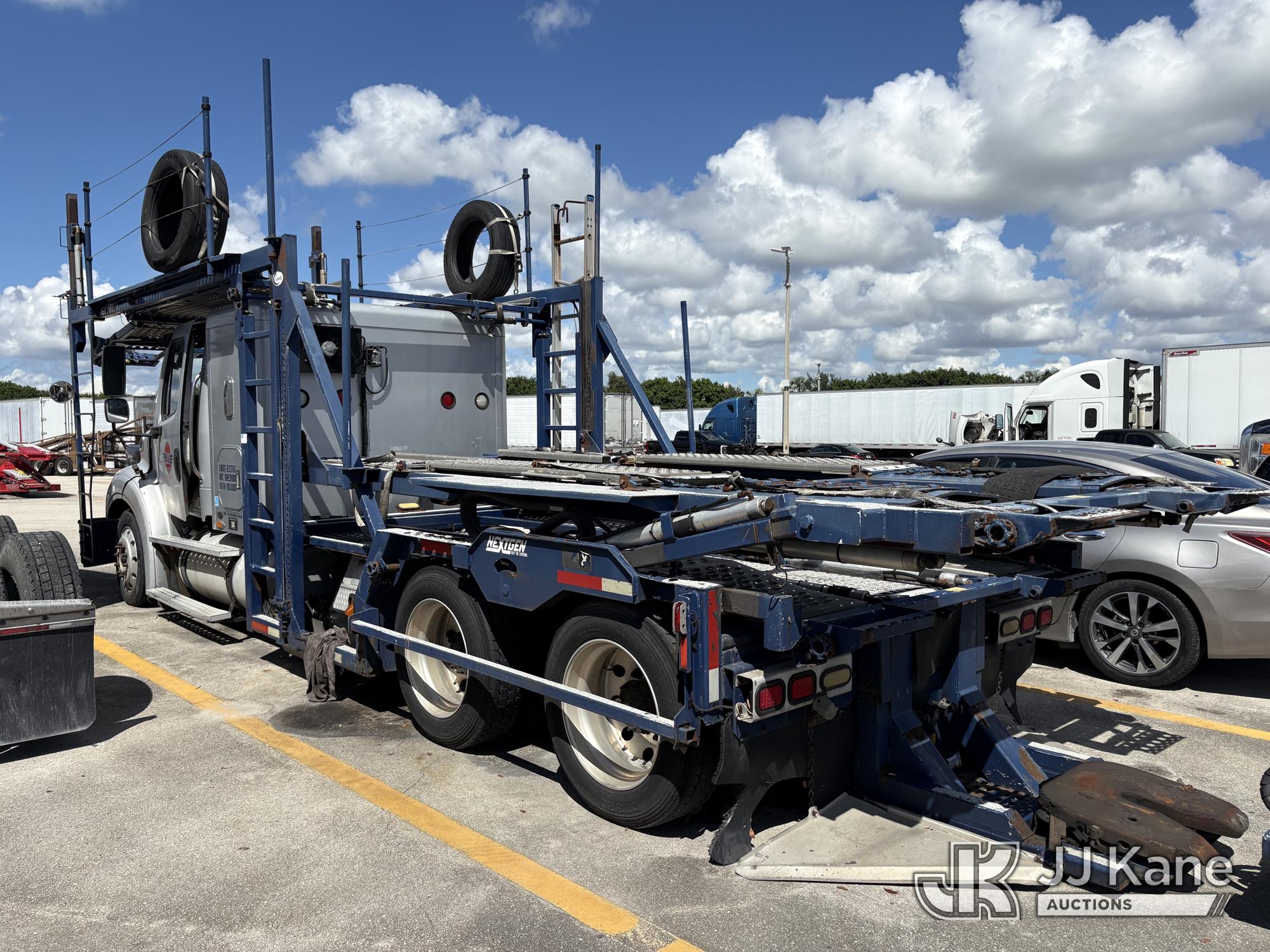 2013 Freightliner M2 112