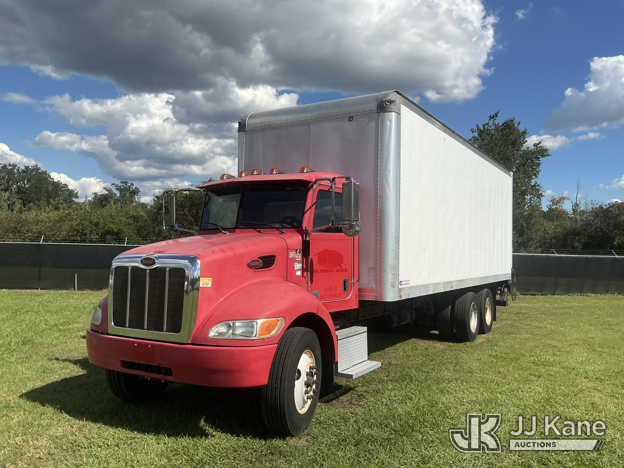 Photo of 2014 Peterbilt 348