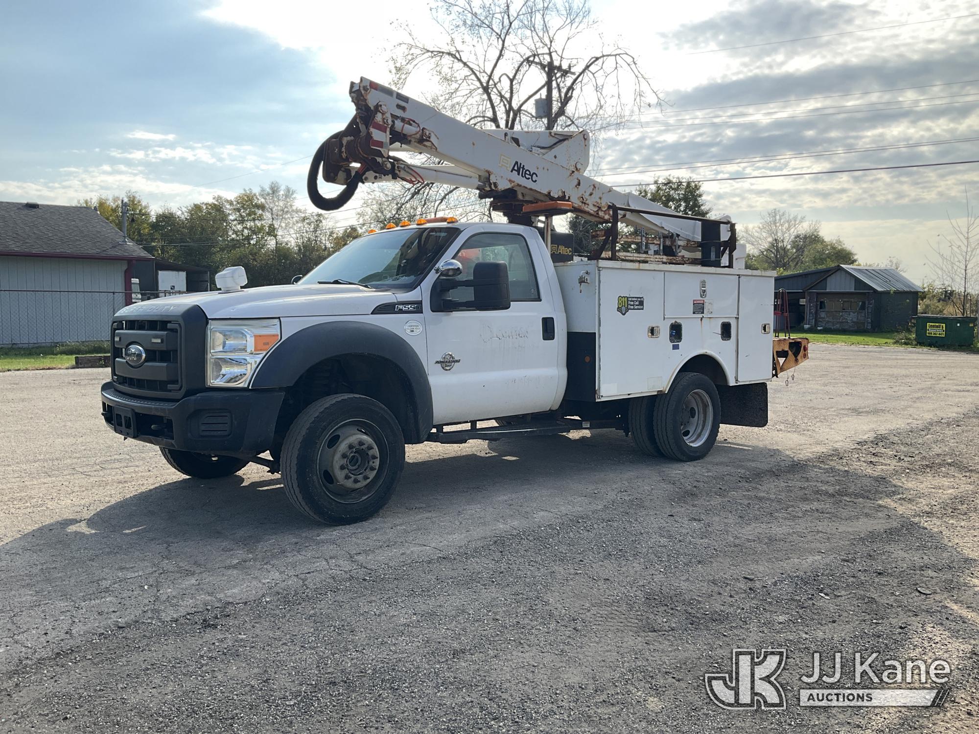 Altec AT37G Articulating & Telescopic Bucket Truck On 2013 Ford F-550 Service Truck (1651943)