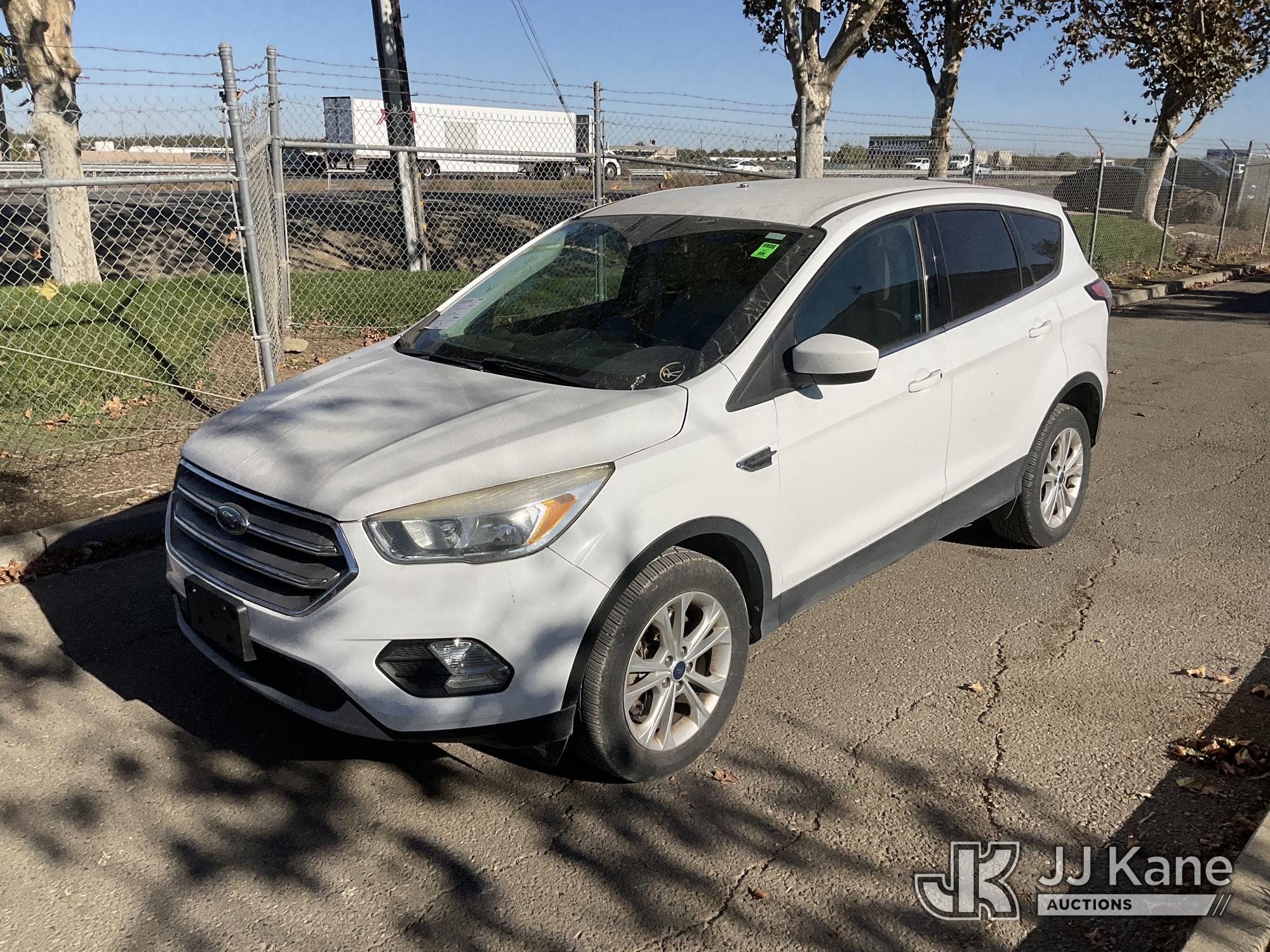 2017 Ford Escape 4-Door Sport Utility Vehicle (1652013)