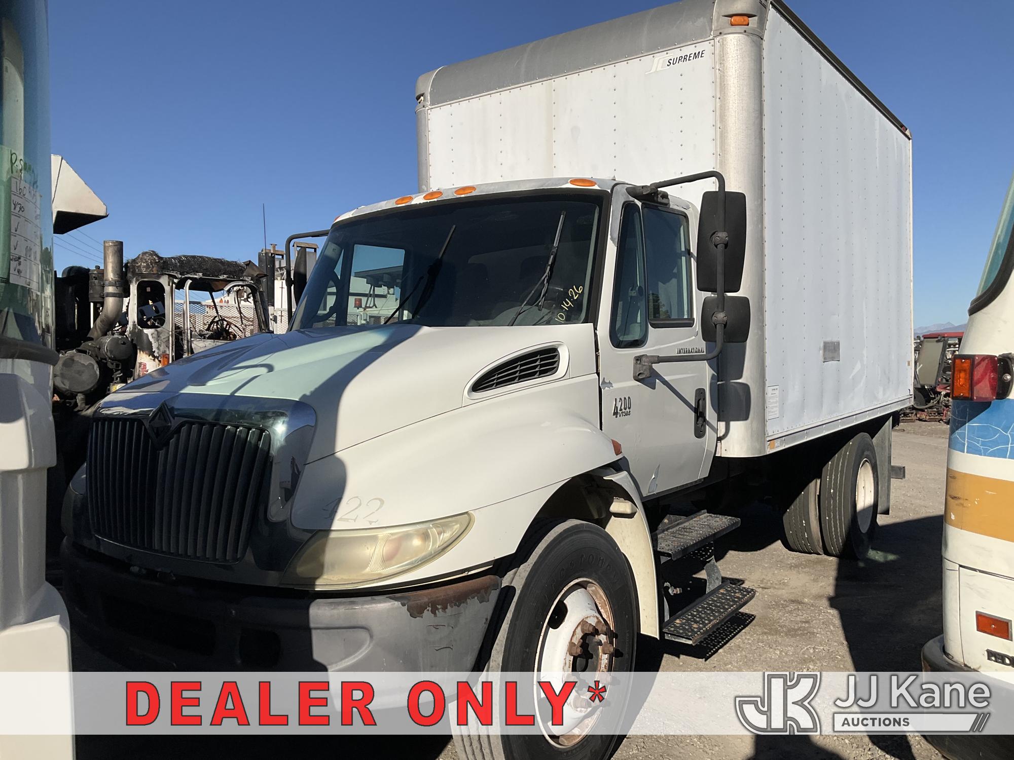 2004 International 4200 Van Body Truck (1652057)