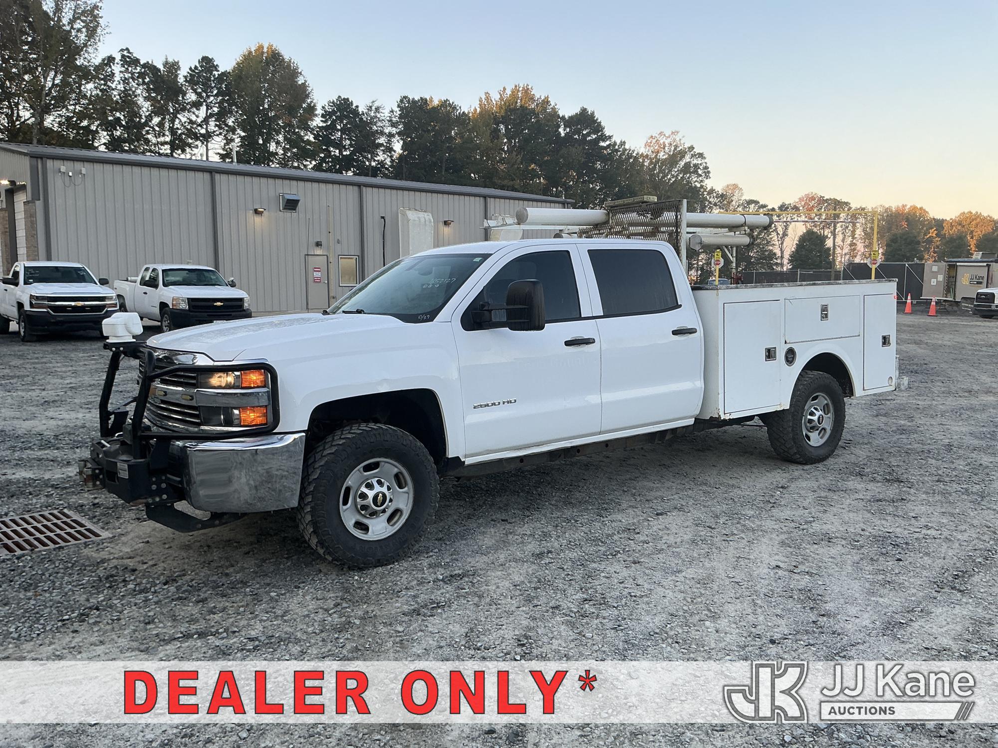 2018 Chevrolet Silverado 2500HD 4x4 Crew-Cab Service Truck (1652127)