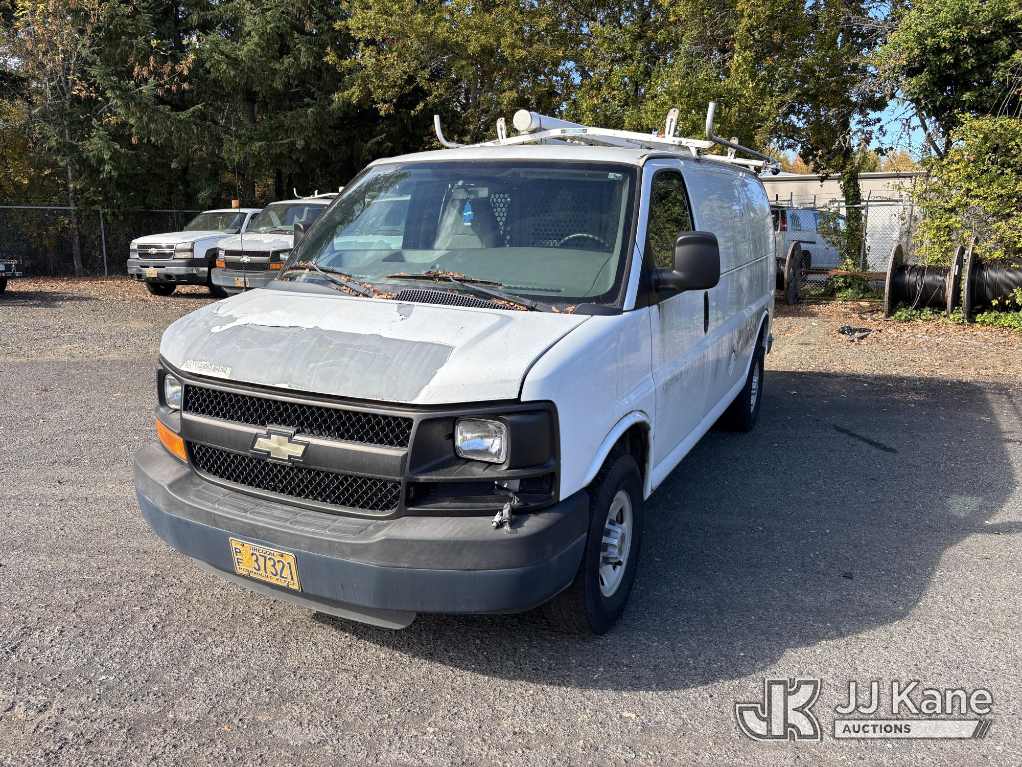 2010 Chevrolet Express G2500 Cargo Van (1652183)