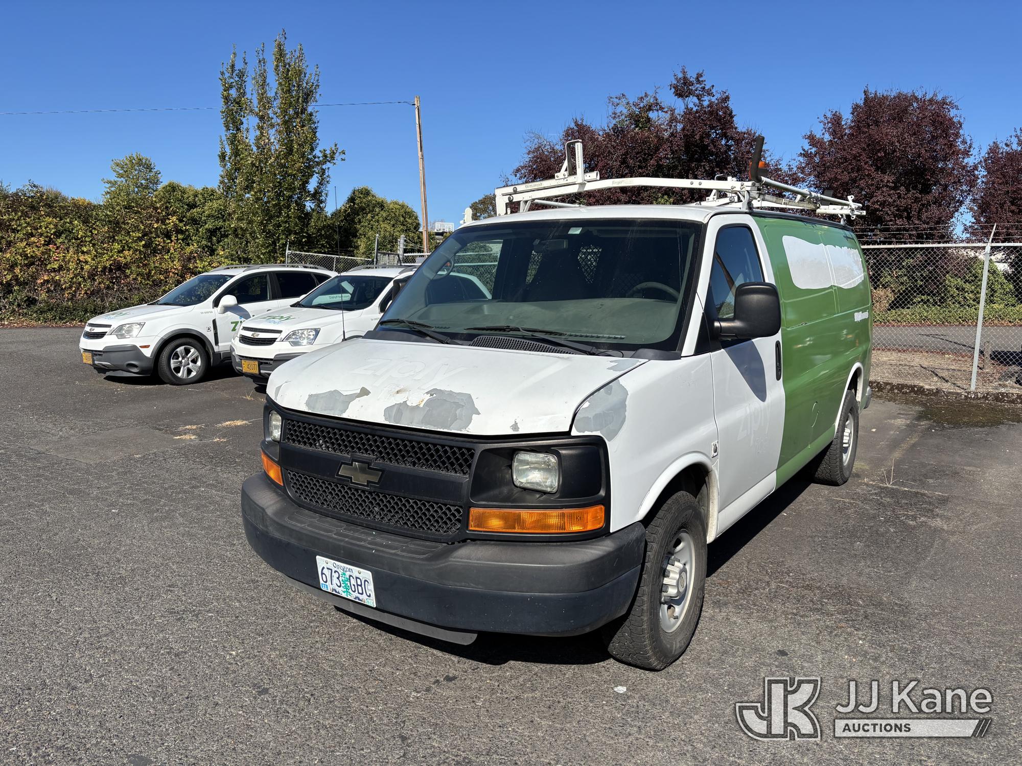 2012 Chevrolet Express G2500 Cargo Van (1652184)