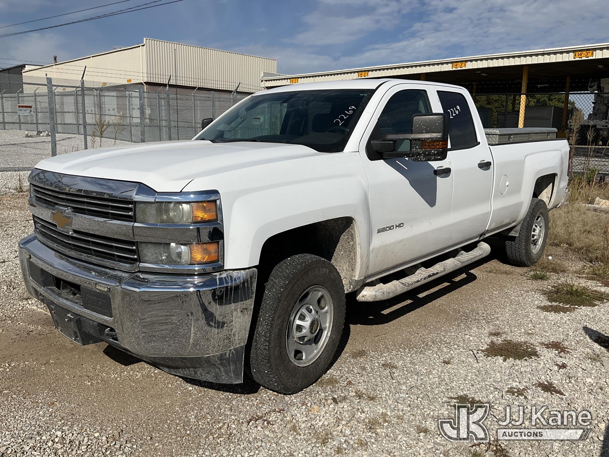 2016 Chevrolet Silverado 2500HD Extended-Cab Pickup Truck (1652207)