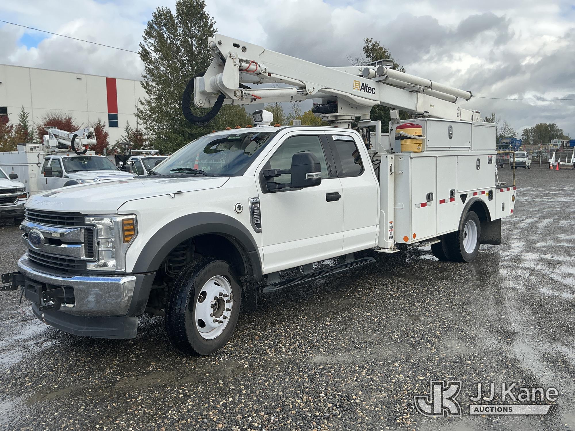 Altec AT40G Articulating & Telescopic Bucket Truck On 2019 Ford F-550 Extended-Cab Service Truck (1652215)