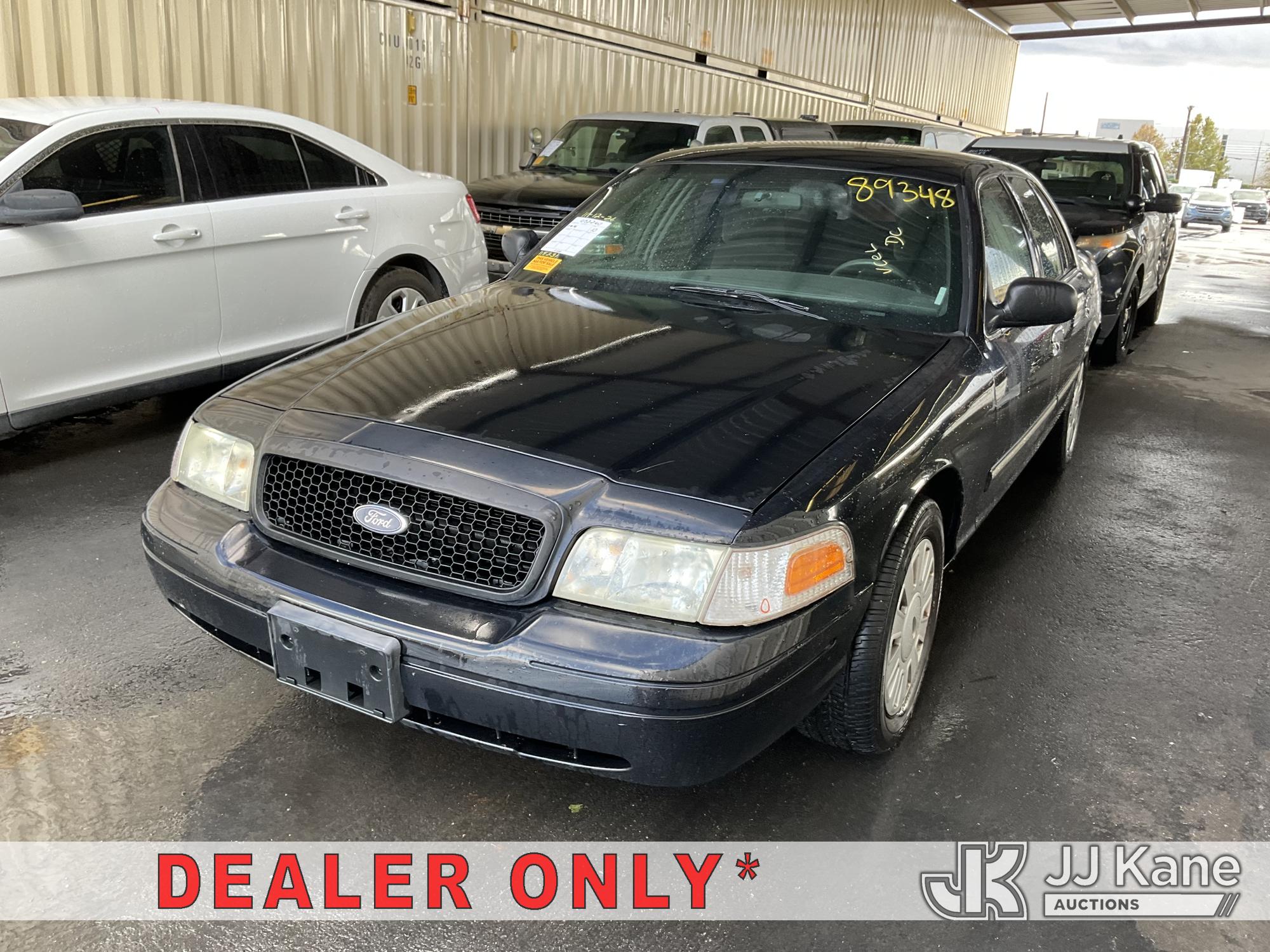 2010 Ford Crown Victoria 4-Door Sedan (1652260)