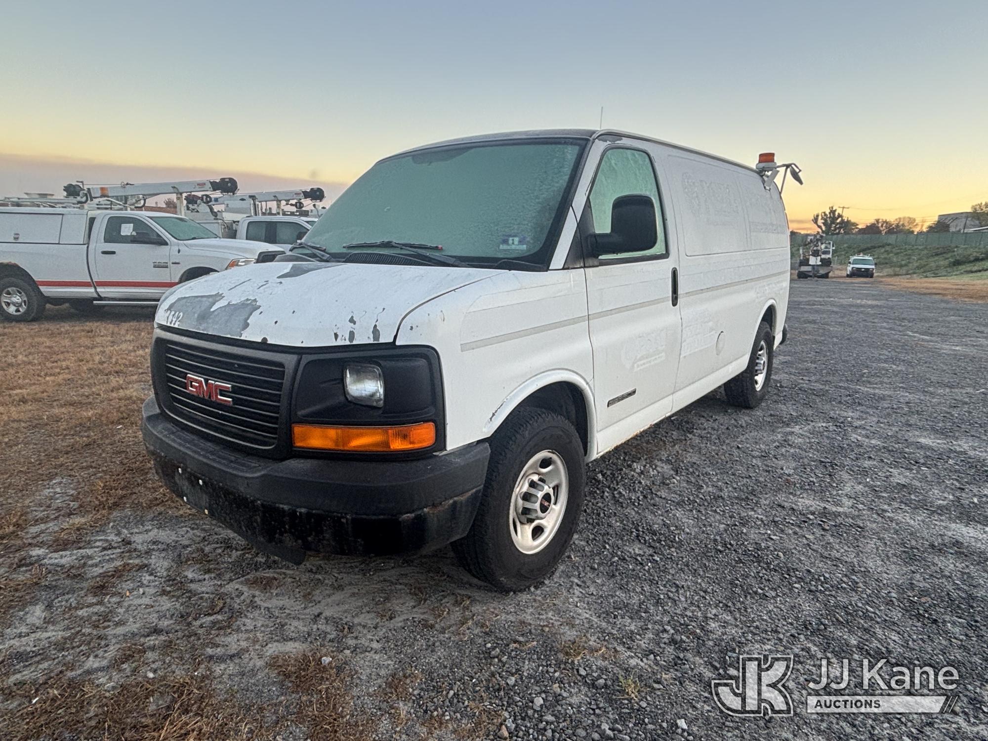 2005 GMC Savana G3500 Cargo Van (1652335)