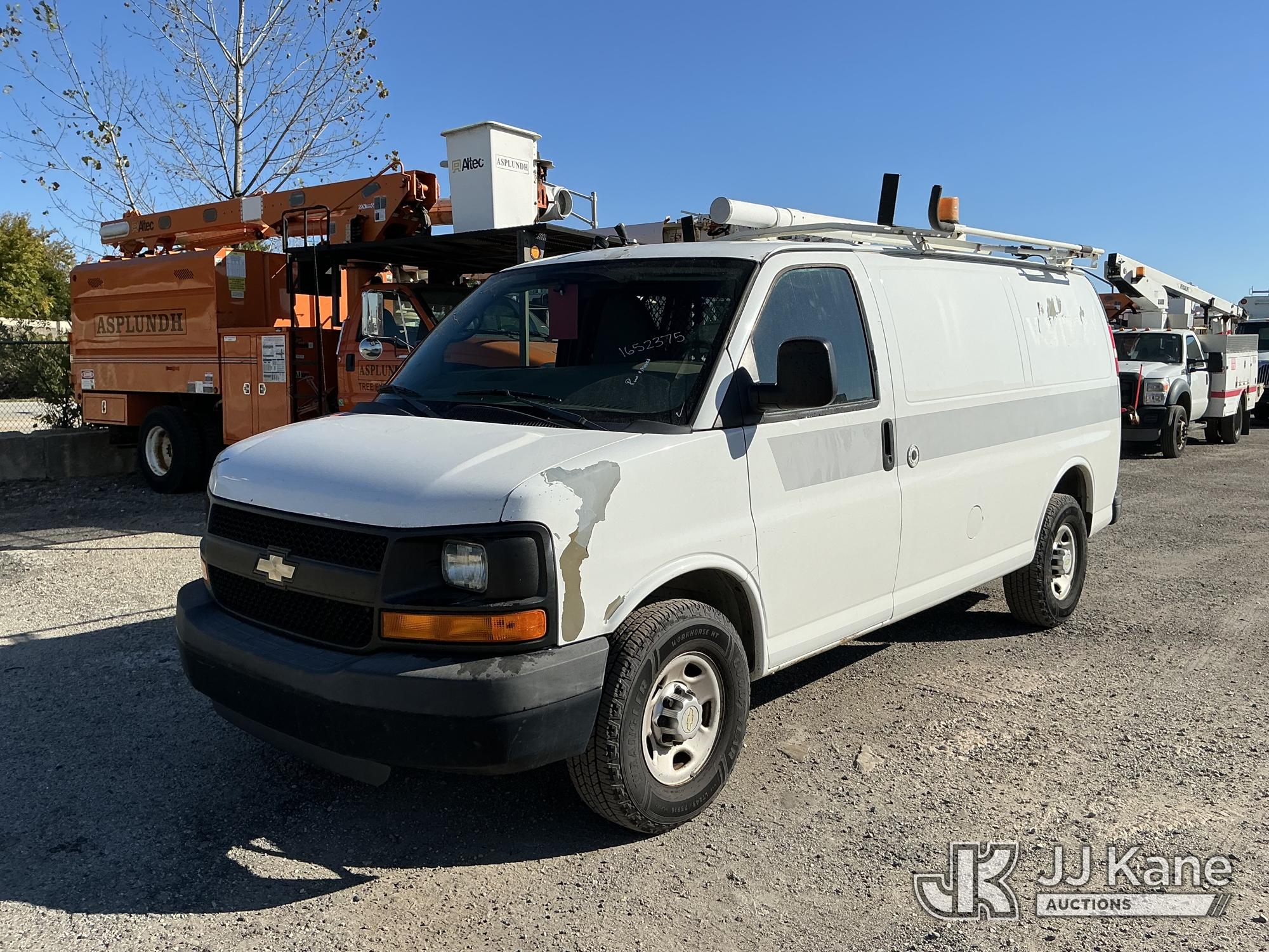 2011 Chevrolet Express Cargo Van (1652375)