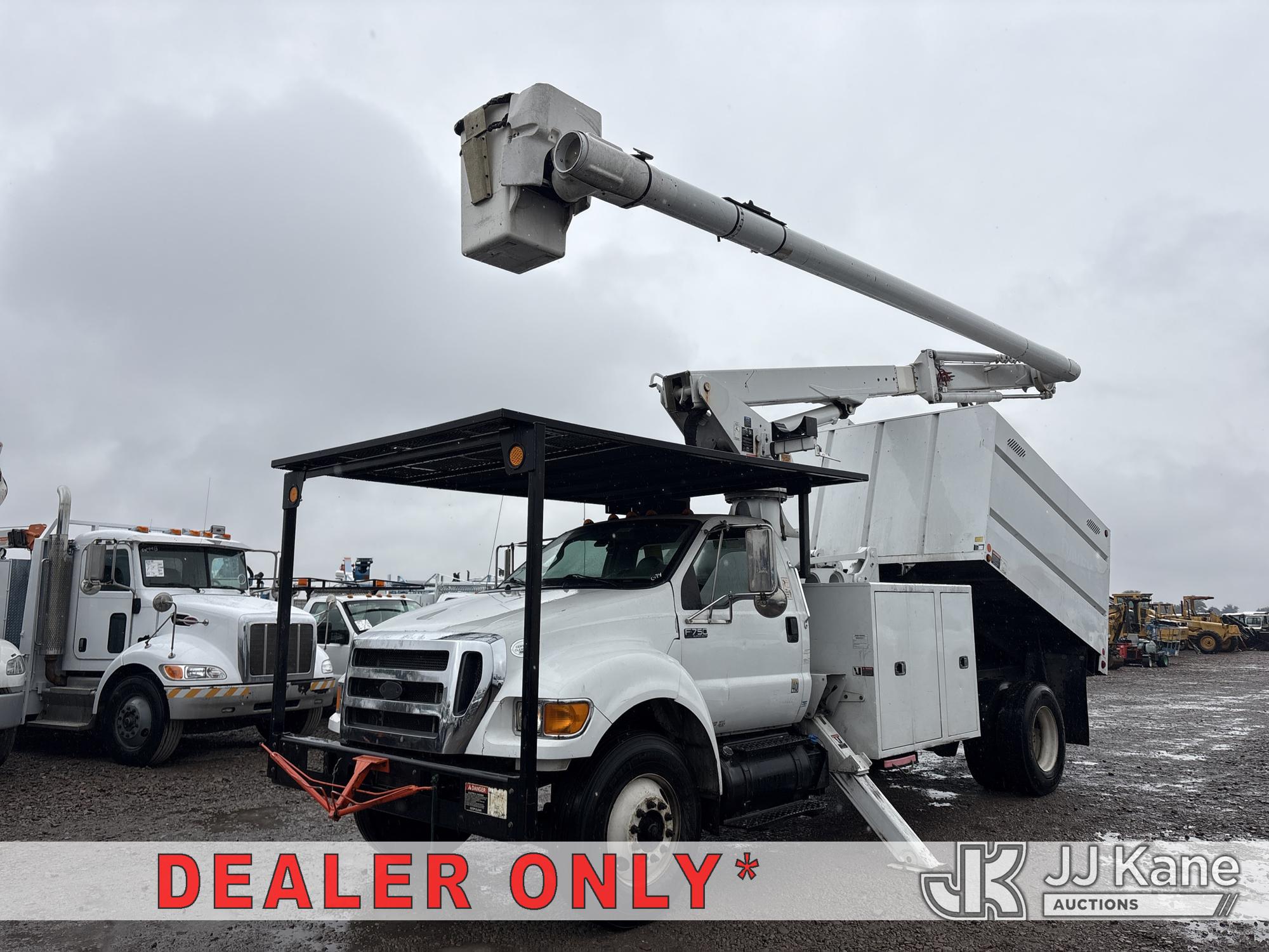 Altec LR760-E70 Over-Center Elevator Bucket Truck On 2013 Ford F-750 Chipper Dump Truck (1652601)