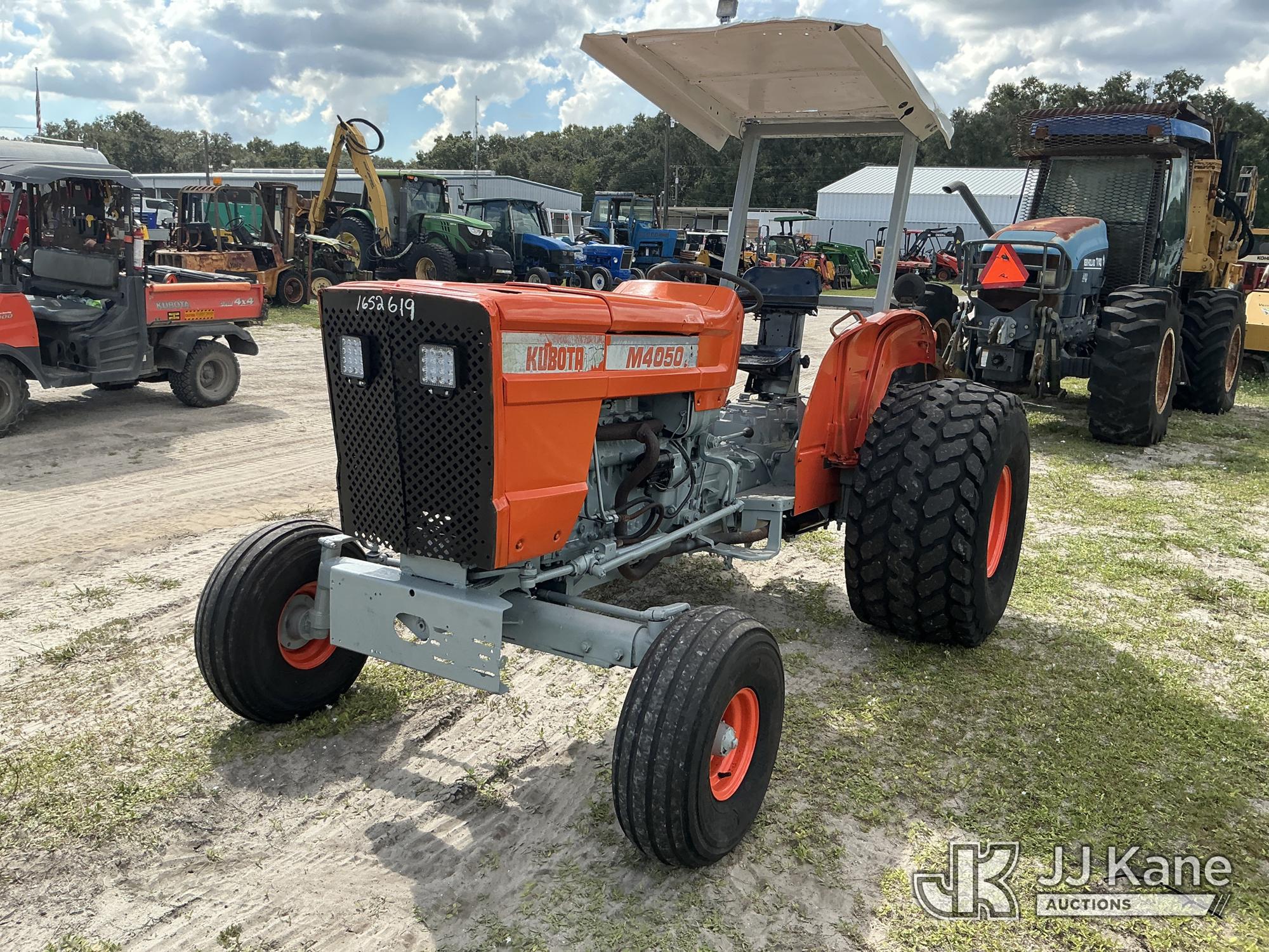 Kubota M4050 Utility Tractor (1652619)