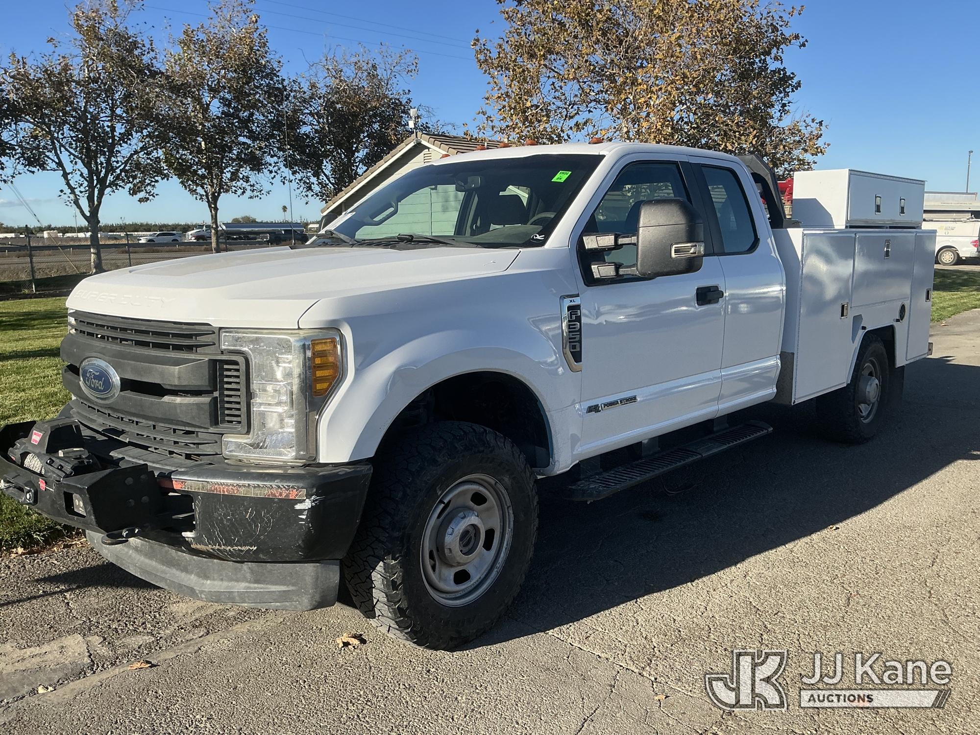 2017 Ford F-350 SD Extended-Cab Service Truck (1652680)