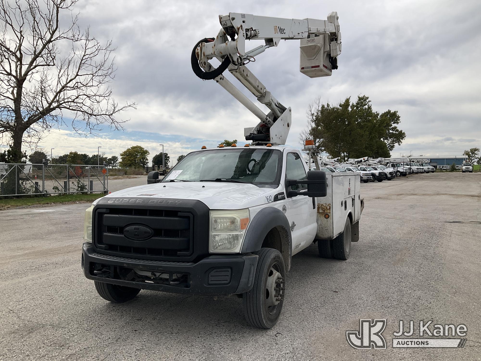 Altec AT37-G Articulating & Telescopic Bucket On 2011 Ford F-550 Service Truck (1652903)