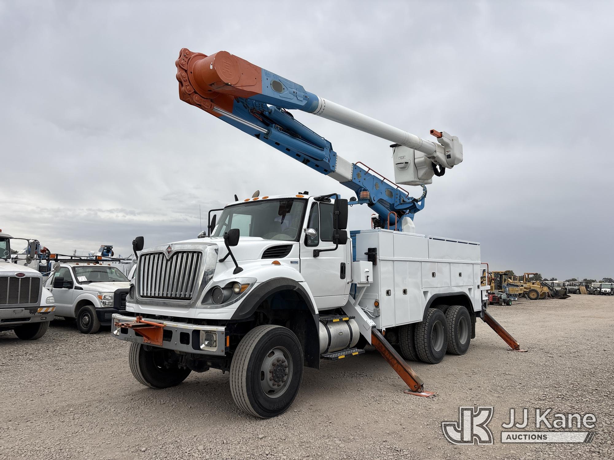 Altec AM55 Over-Center Material Handling Bucket Truck On 2013 International 7500 T/A Utility Truck (1652908)