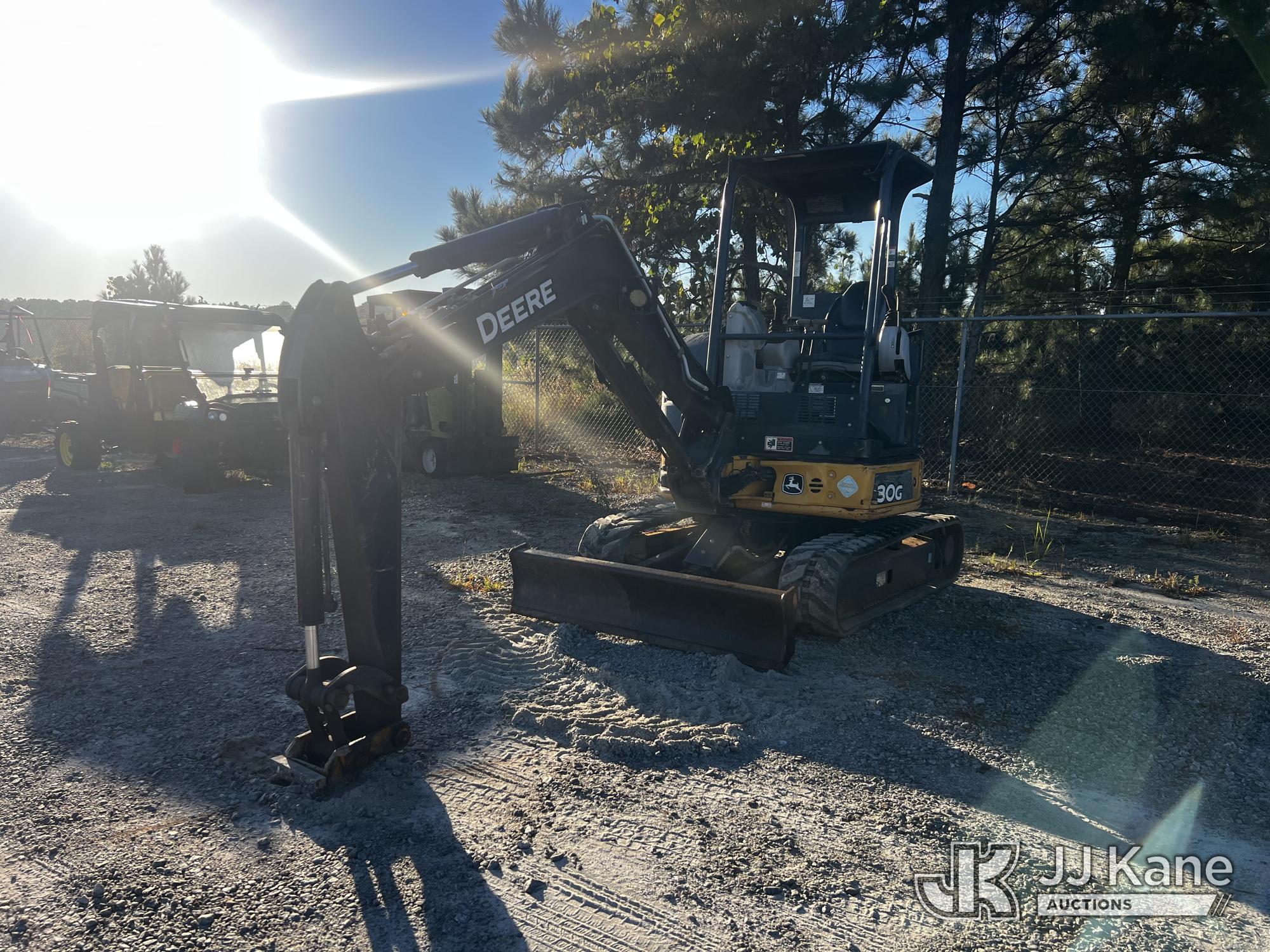 Photo of 2017 John Deere 30G