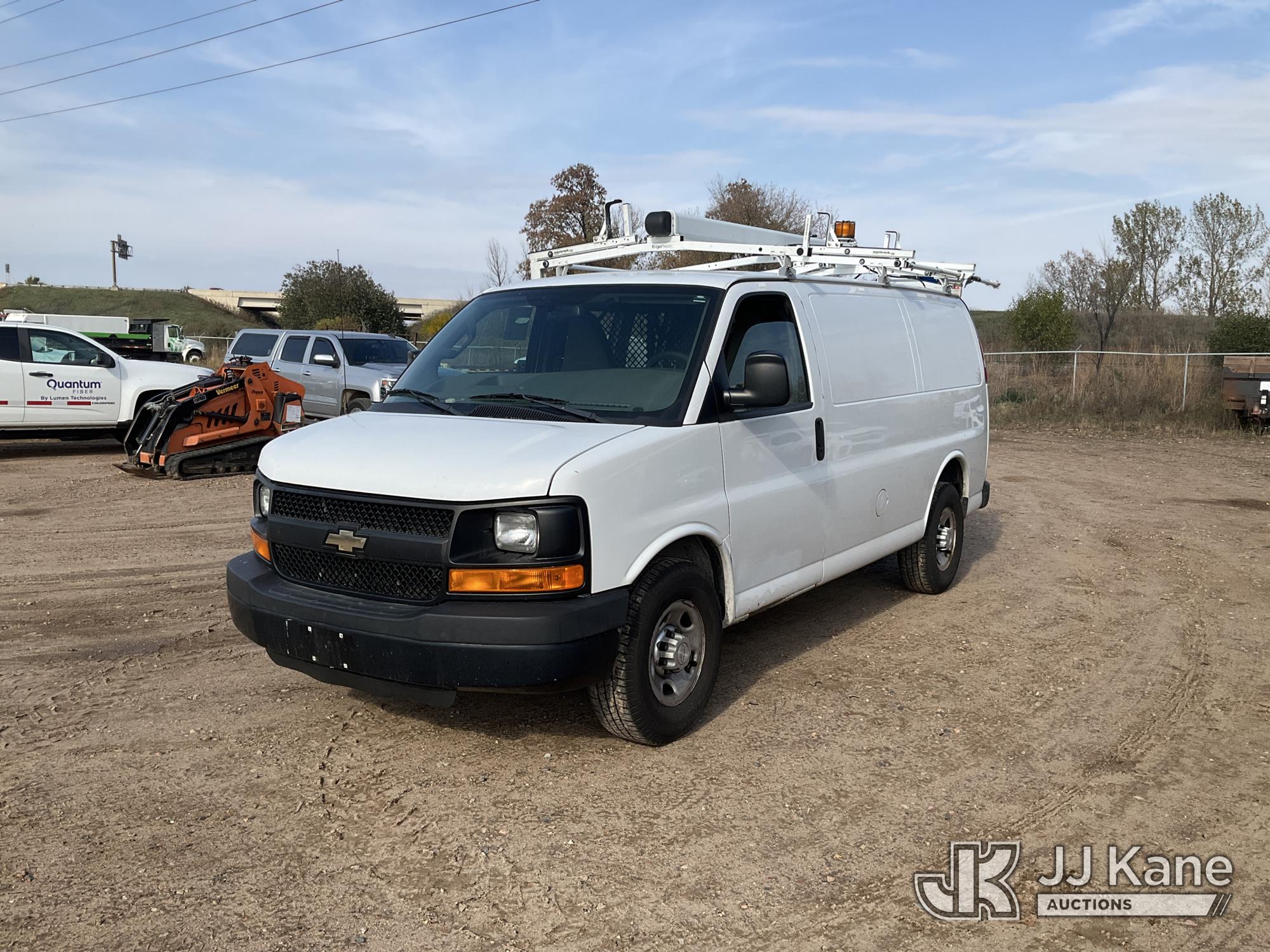 2016 Chevrolet Express G2500 Cargo Van (1653093)