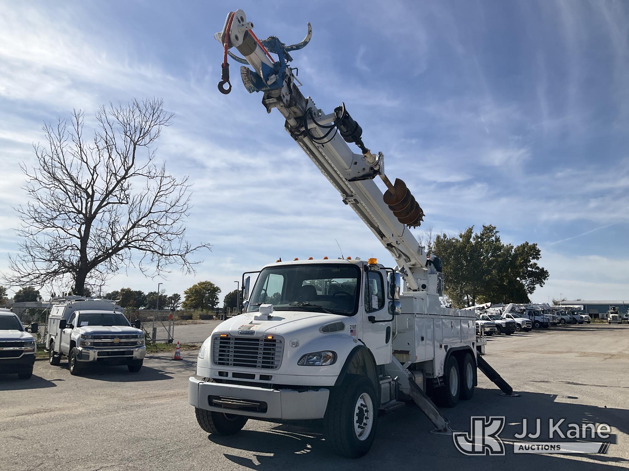 Altec D3055B-TR Digger Derrick On 2015 Freightliner M2 106 T/A Flatbed/Utility Truck (1653174)