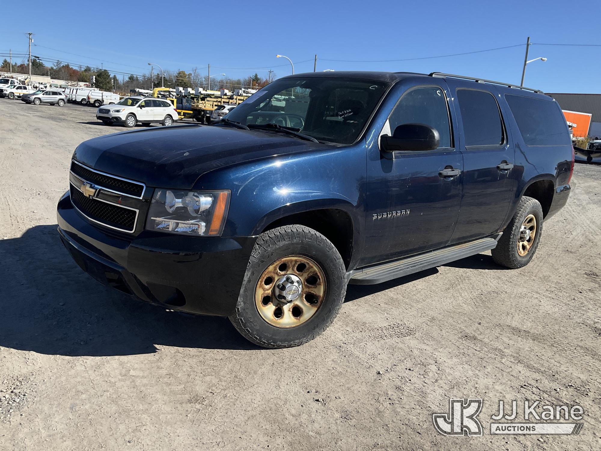 2011 Chevrolet Suburban 4-Door Sport Utility Vehicle (1653216)