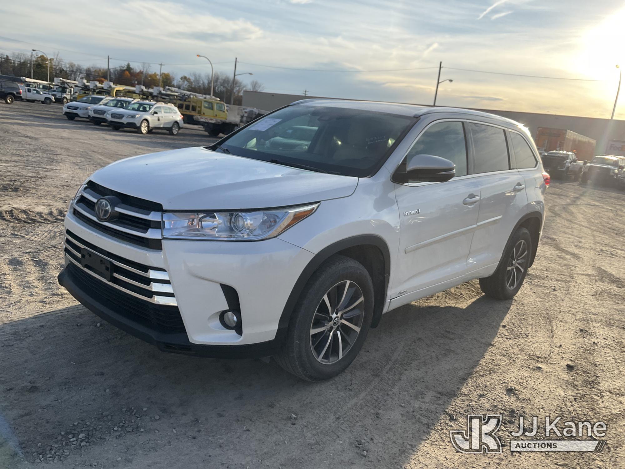 2017 Toyota Highlander Hybrid 4-Door Sport Utility Vehicle (1653217)