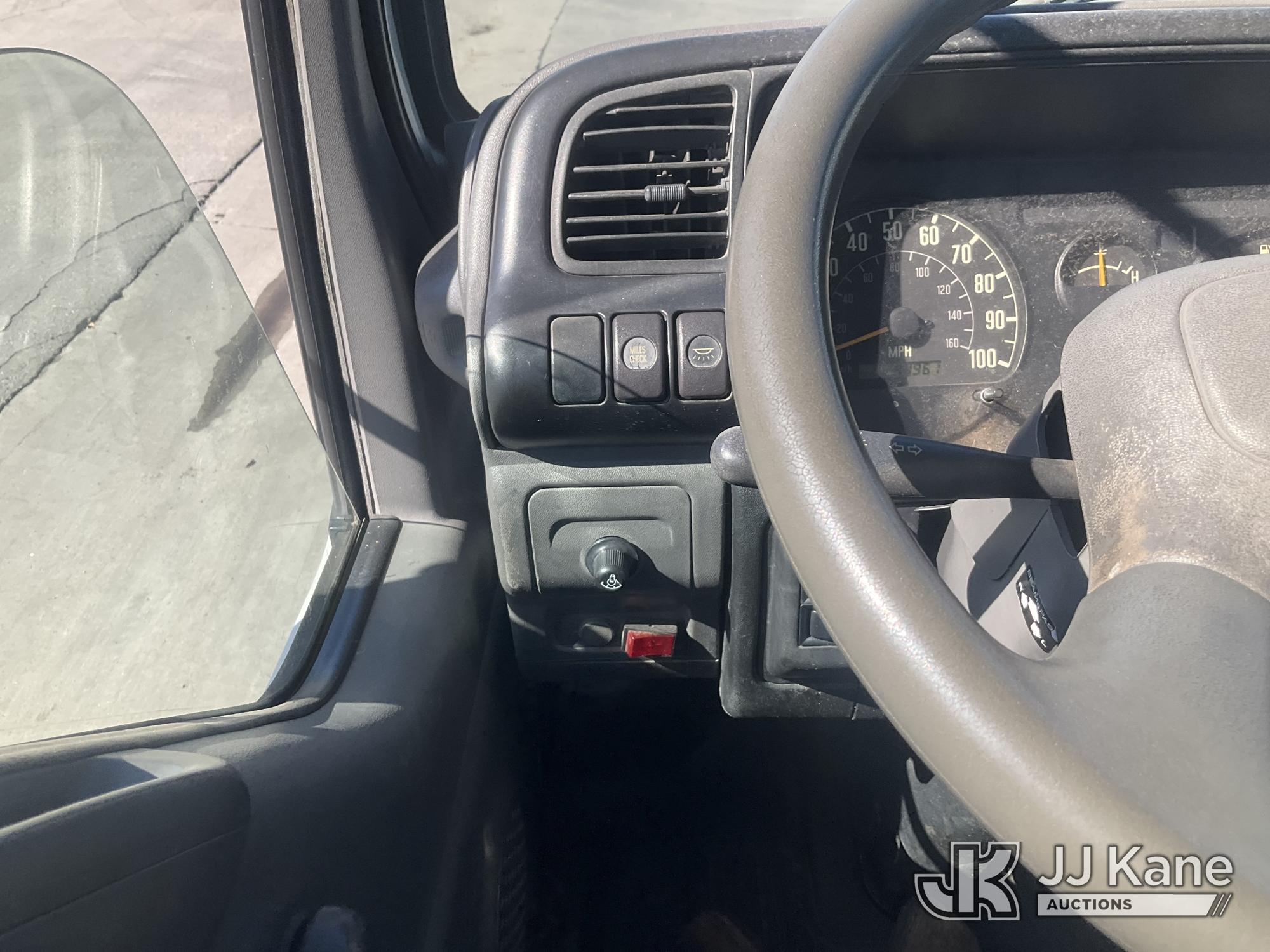 2002 Chevrolet W45042