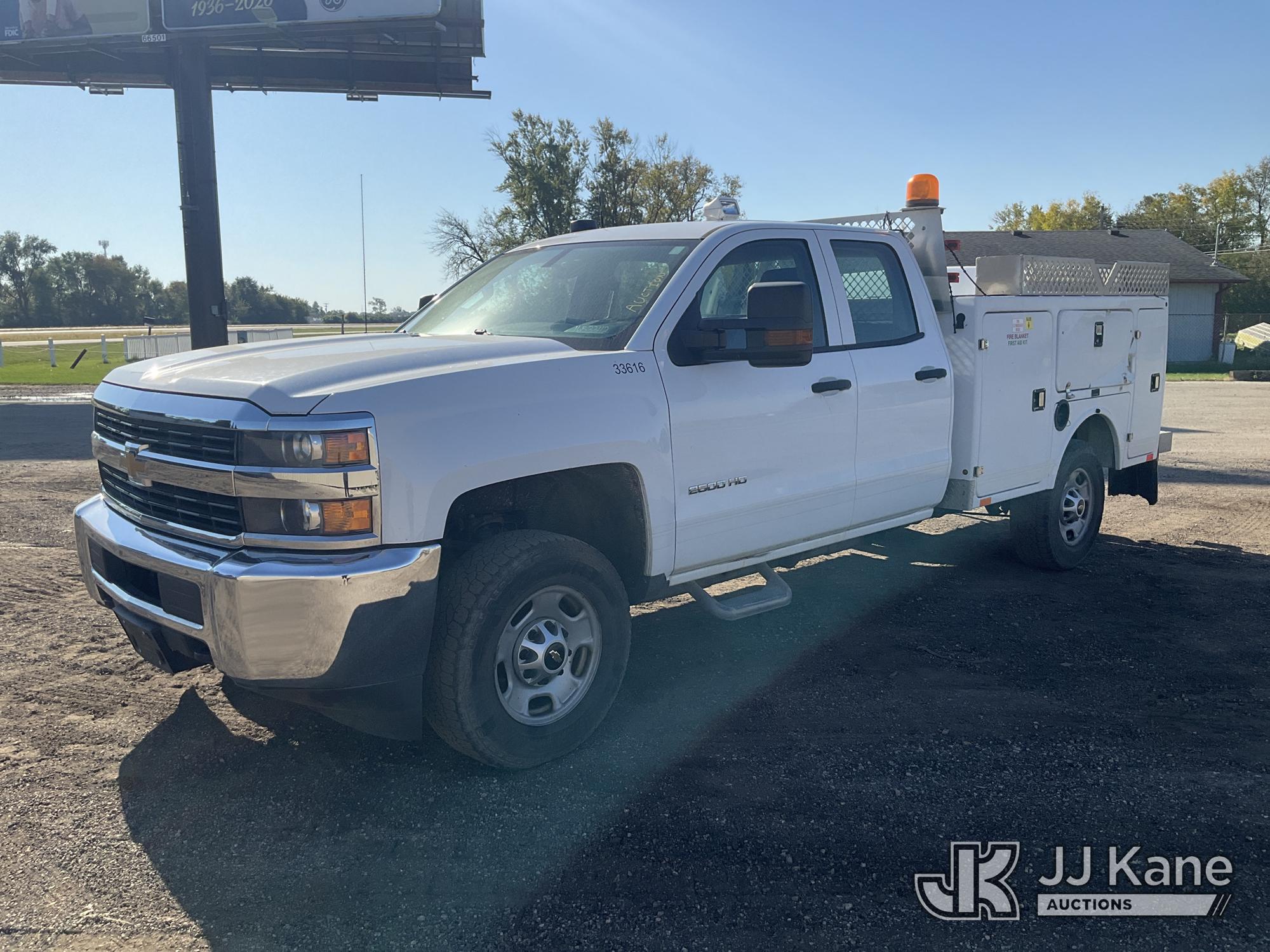 2015 Chevrolet Silverado 2500HD 4x4 Extended-Cab Service Truck (1653342)
