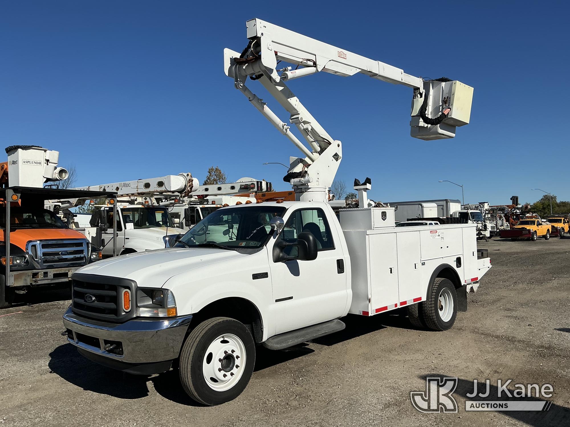 Versalift SST37EIH Articulating & Telescopic Bucket Truck On 2002 Ford F550 Service Truck (1653679)