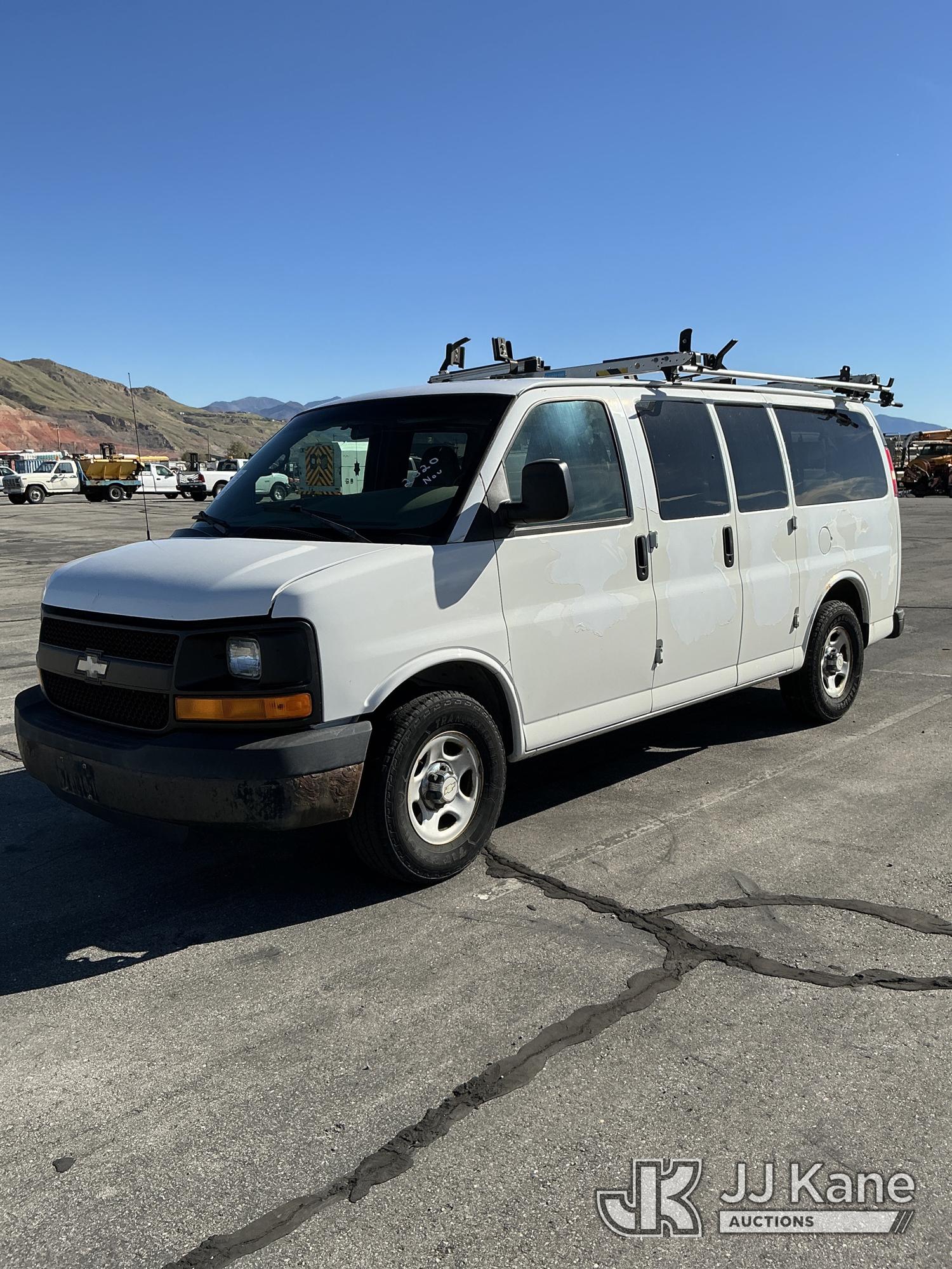 2006 Chevrolet Express G1500 Cargo Van (1654214)
