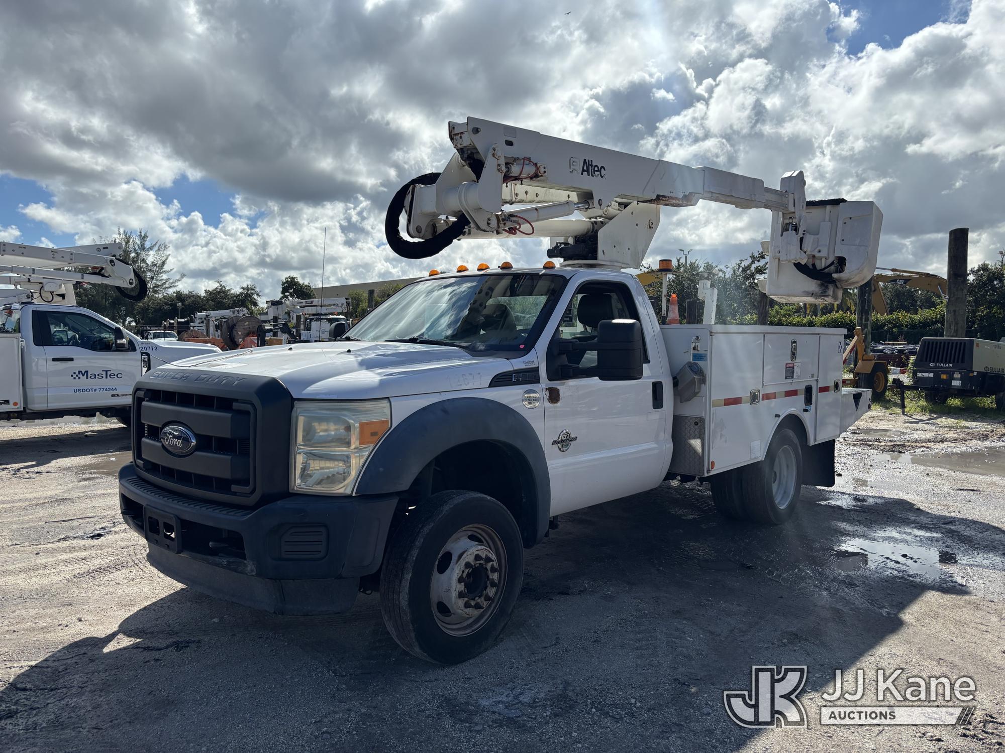 Altec AT37G Articulating & Telescopic Bucket Truck On 2016 Ford F-550 Service Truck (1654224)