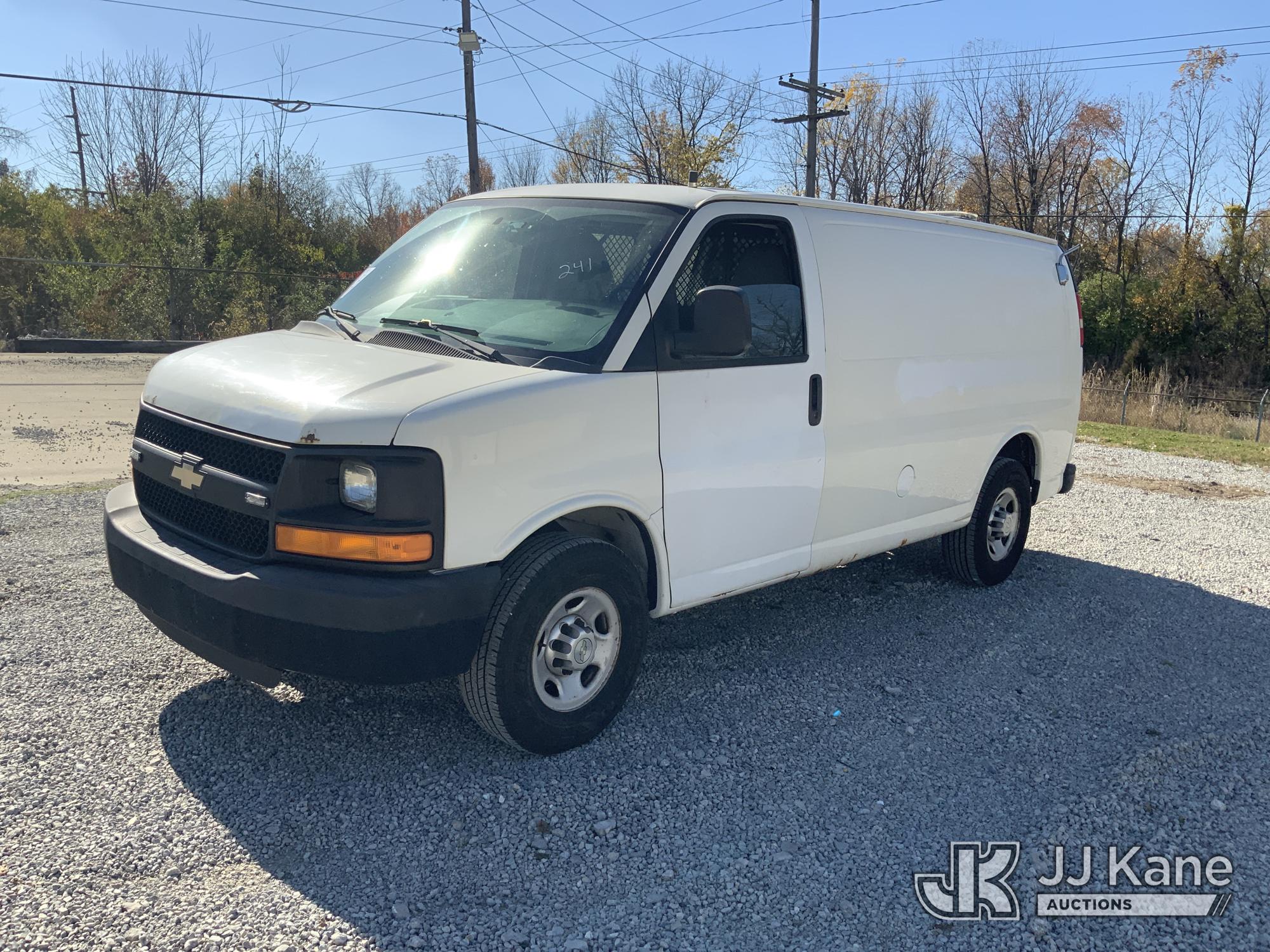 2013 Chevrolet Express G2500 Cargo Van (1654329)